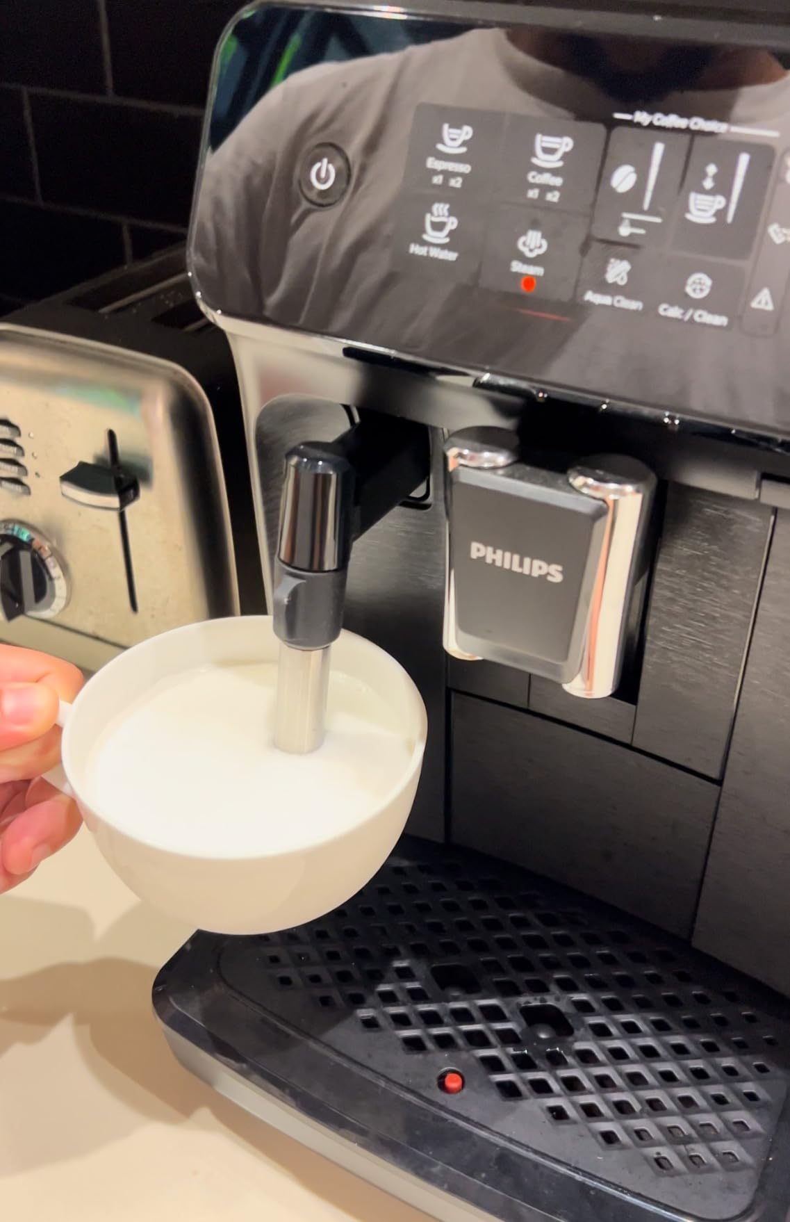 Philips 1200 Series Fully Automatic Espresso Machine, Classic Milk Frother, 2 Coffee Varieties, Intuitive Touch Display, 100% Ceramic Grinder, AquaClean Filter, Aroma Seal, Black (EP1220/04) customer photo 2