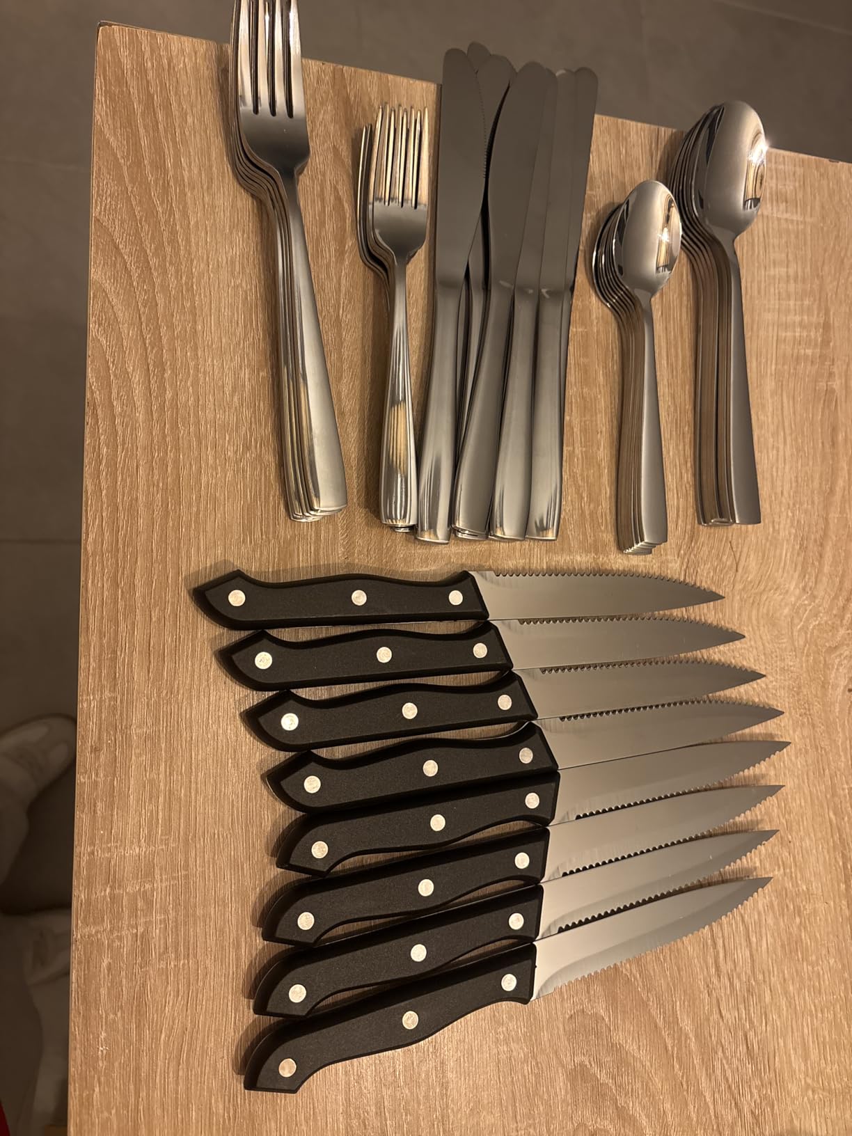 HIWARE 48-Piece Silverware Set with Steak Knives for 8, 18/8 Stainless Steel Flatware Cutlery Set For Home Kitchen Restaurant Hotel, Kitchen Utensils Set, Mirror Polished, Dishwasher Safe customer photo 2