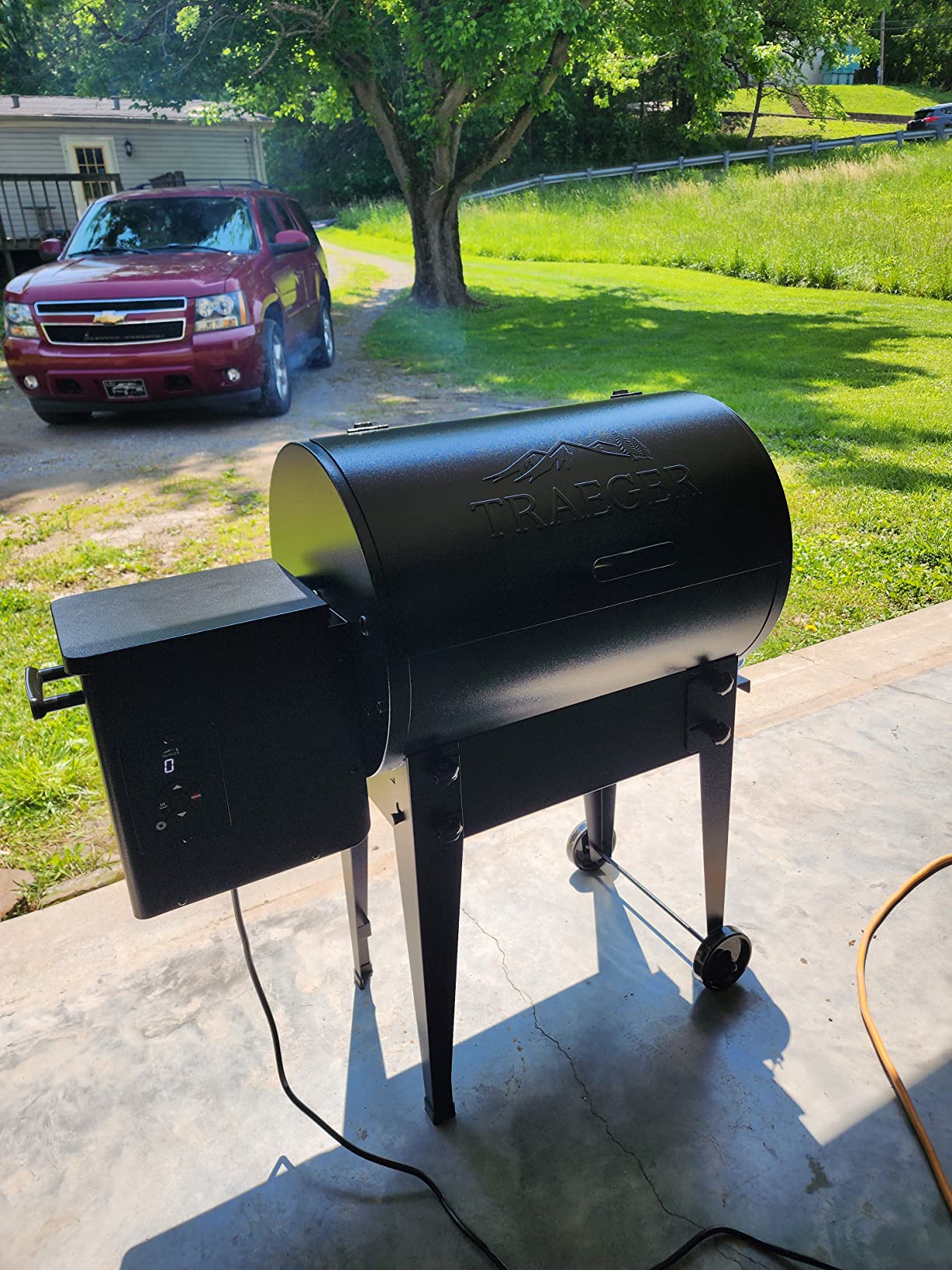 Traeger Tailgater Portable Wood Pellet Grill & Smoker, 300 Sq In, Foldable legs, 6-in-1 versatility - wood-fired flavor for tailgating, camping & outdoor BBQ customer photo 2