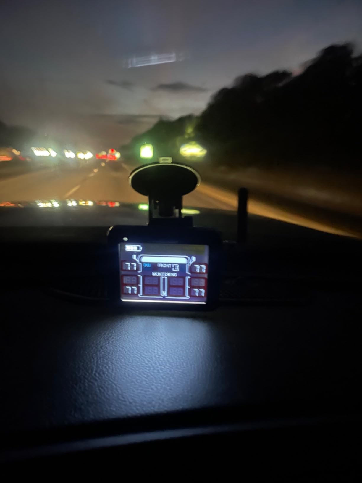 TireMinder i10 RV TPMS with 4 Transmitters, Black customer photo 2