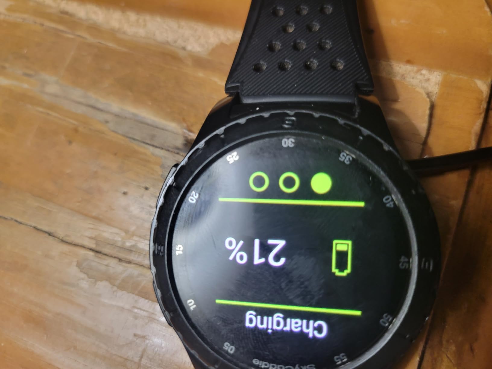 SkyCaddie LX5, GPS Golf Watch with Touchscreen Display and HD Color CourseView Maps, Black, Small customer photo 1