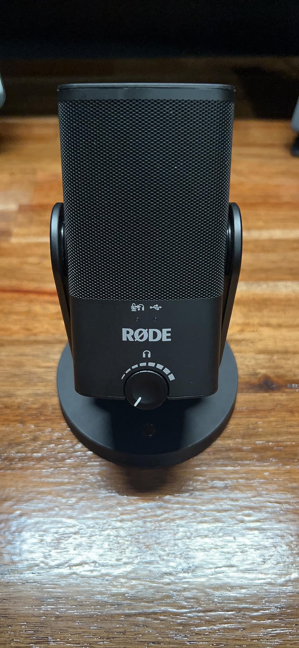 RØDE NT-USB Mini Studio-Quality USB Condenser Microphone | Free Software for Podcasting, Streaming, Gaming, Music Production, Vocal and Instrument Recording, Black customer photo 2