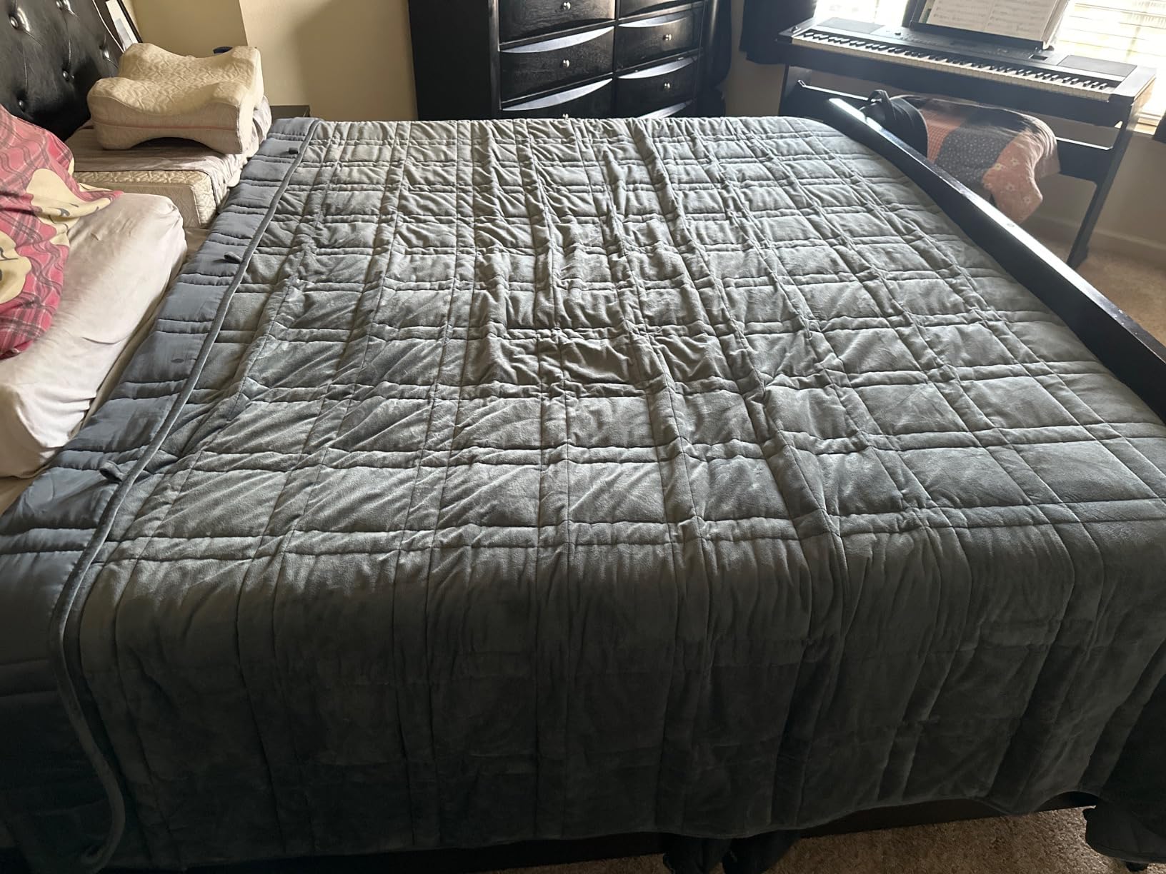 King Size Weighted Blanket 40lb(88 inch x104 inch , Double-Sided), Warm Short Plush and Cool Tencel Fabric Reversible Weighted Blanket for All Season Use, King Size for Couple - Carry Bag Included customer photo 1