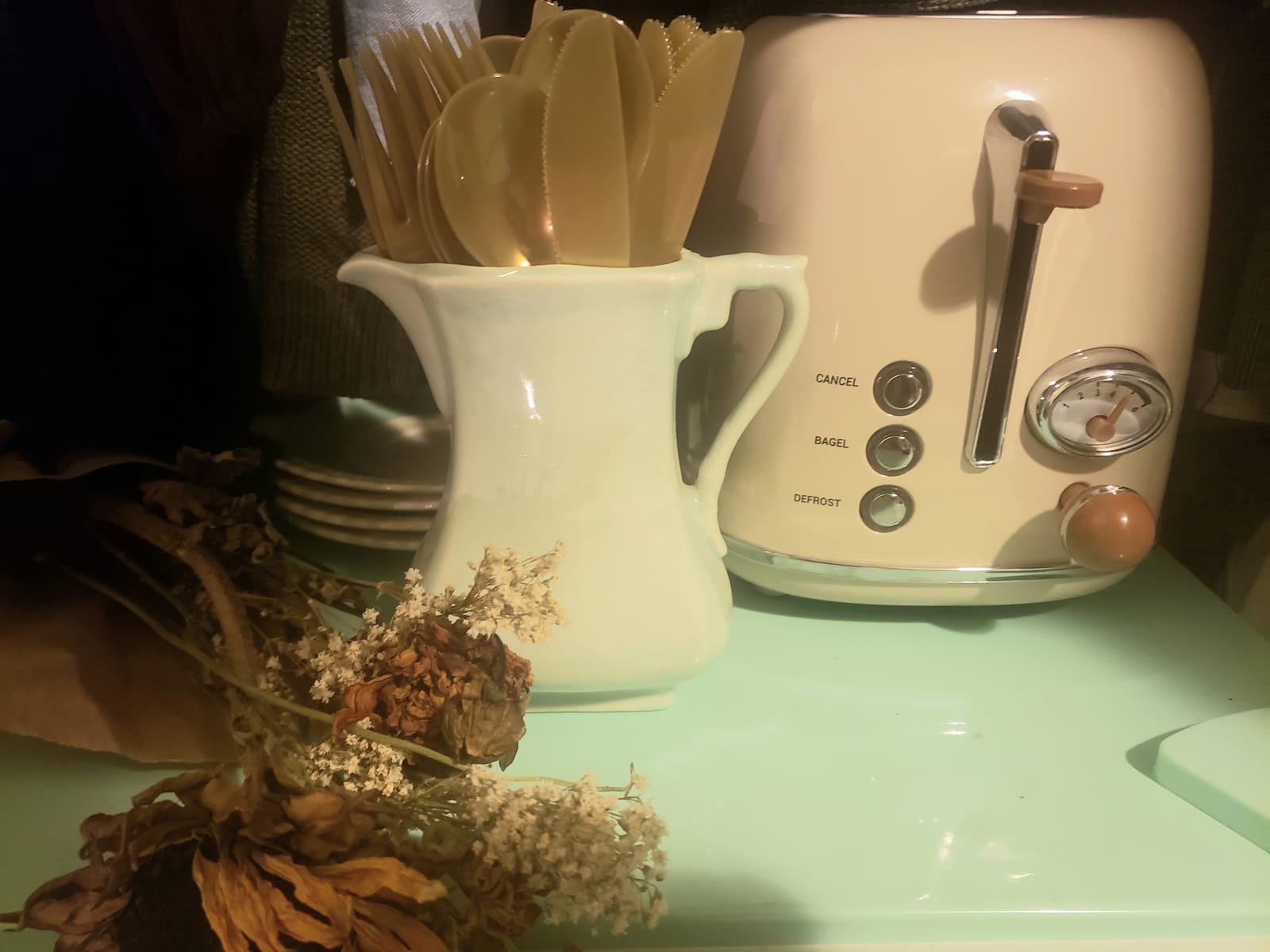 Toaster 2 slice, KitchMix Retro Stainless Steel Toaster with 6 Settings, 1.5 In Extra Wide Slots, Bagel/Defrost/Cancel Function, Removable Crumb Tray (Cream) customer photo 1