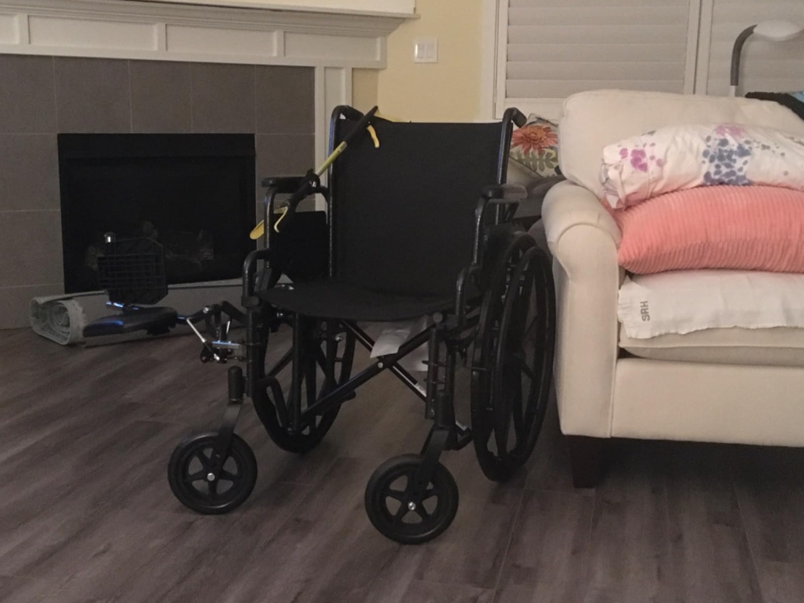 Medline Comfortable Folding Wheelchair with Swing-Back, Desk-Length Arms and Elevating Footrests, 20”W x 16”D Seat customer photo 2