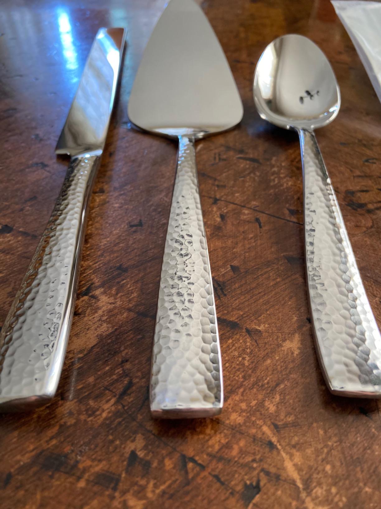 Hudson Essentials Hammered 18/10 Stainless Steel Hostess Serving Utensil Set, 8-Piece Set with Cake Knife, Cake Server and Lasagna Pie Server, Dishwasher Safe customer photo 1