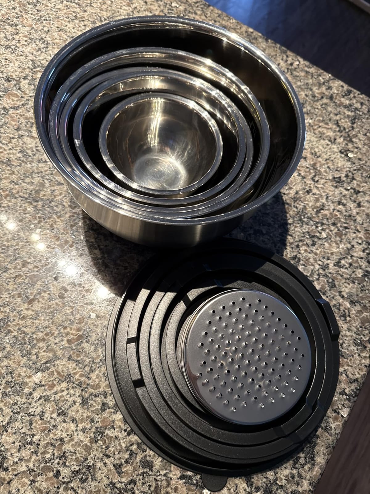 Wildone Mixing Bowls with Airtight Lids Set, 5PCS Stainless Steel Khaki Nesting Bowls for Kitchen, with Grater Attachments & Non-Slip Bottoms, Size 5, 3, 2, 1.5, 0.63 QT, Great for Mixing & Serving customer photo 1