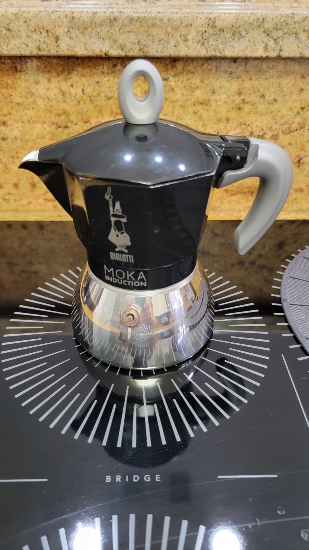 Bialetti - Moka Induction, Moka Pot, Suitable for all Types of Hobs, 2 Cups Espresso (3.4 Oz), Red customer photo 2