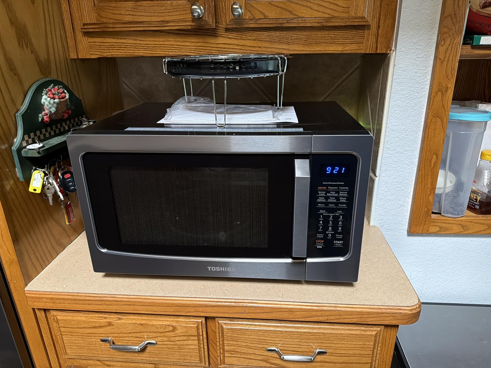 TOSHIBA 4-in-1 Microwave Oven with Air Fryer Combo, 1.5 Cu.Ft, 1000W | Smart Sensor, Convection, Mute Function, Position Memory Turntable, Countertop Use, Silver customer photo 2