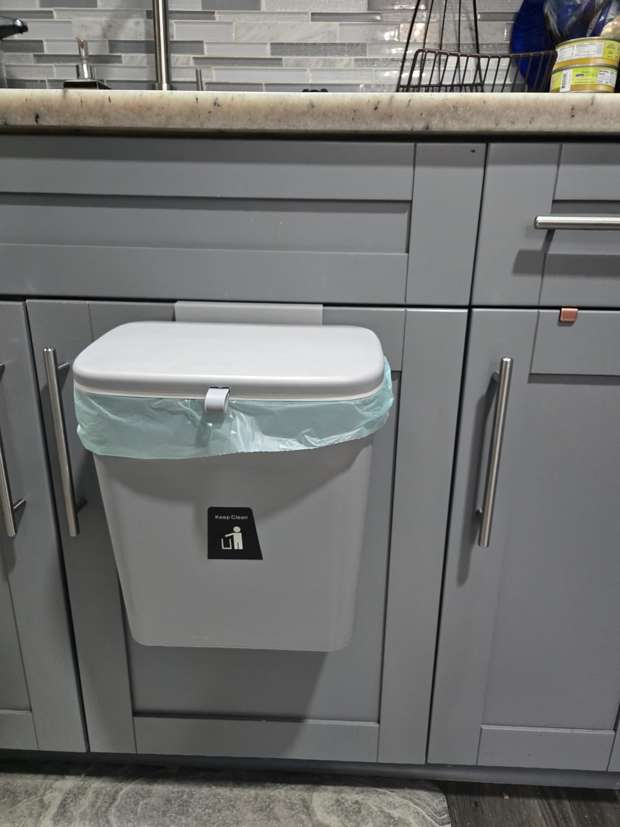 Tiyafuro 2.4 Gallon Kitchen Compost Bin for Counter Top or Under Sink, Hanging Small Trash Can with Lid for Cupboard/Bathroom/Bedroom/Office/Camping, Mountable Indoor Compost Bucket, Gray customer photo 1