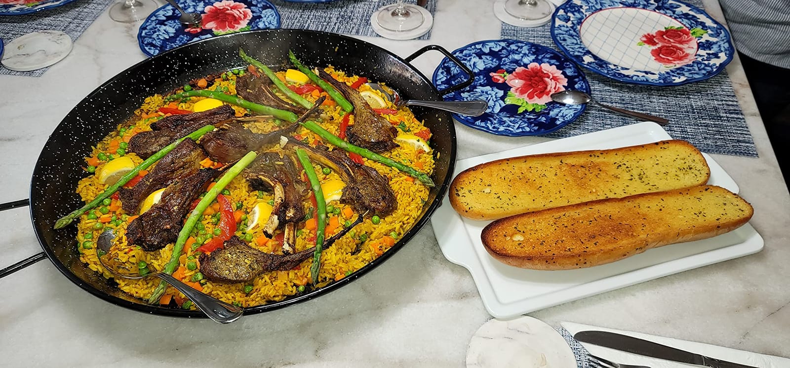 Machika Enamel Paella Pan | Paella Pan | Skillet for Paella and Rice Recipes | Perfect for Indoor & Outdoors | Easy Cleaning | Rust Proof Coating | 4 Servings | 12 inches | customer photo 1