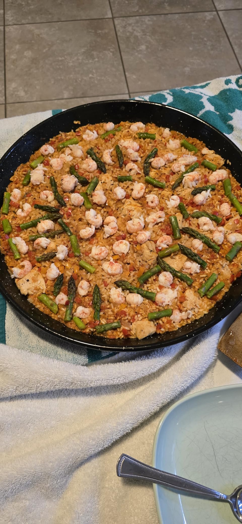 Machika Enamel Paella Pan | Paella Pan | Skillet for Paella and Rice Recipes | Perfect for Indoor & Outdoors | Easy Cleaning | Rust Proof Coating | 12 Servings | 18 inches | customer photo 2
