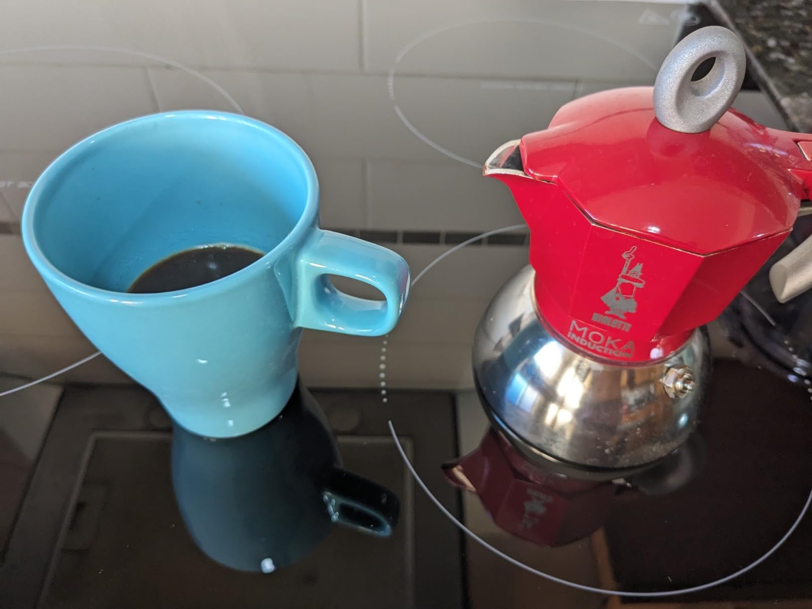 Bialetti - Moka Induction, Moka Pot, Suitable for all Types of Hobs, 4 Cups Espresso (5.7 Oz), Red customer photo 2