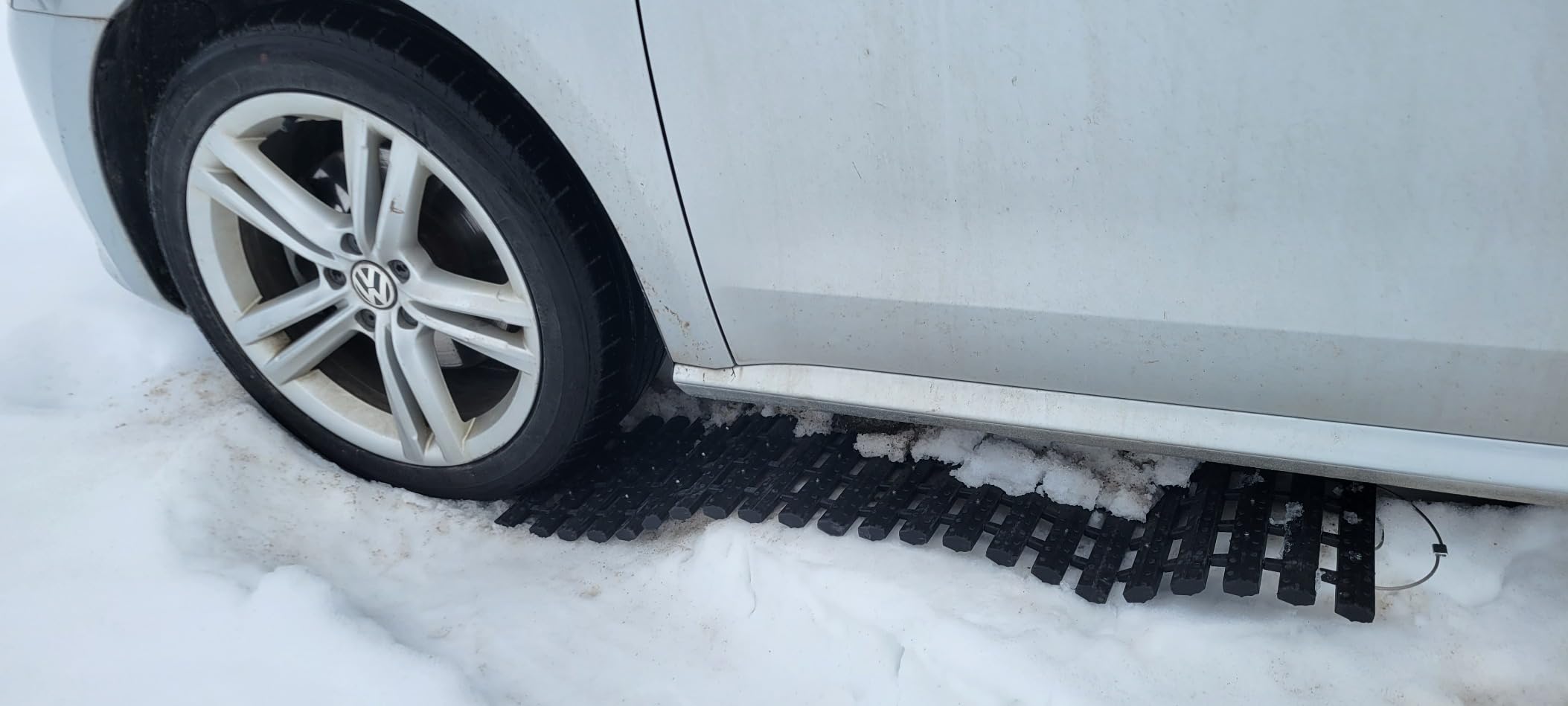 Tire Traction Mat, Recovery Track Portable Emergency Devices for Pickups Snow, Ice, Mud, and Sand Used to Cars, Trucks, Van or Fleet Vehicle (2pcs*39in) customer photo 2