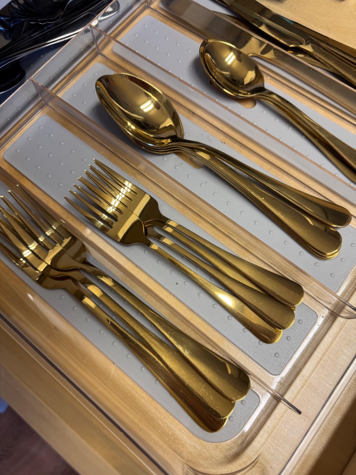 Aisoso Gold Silverware Set, 20-Piece Flatware Set Service for 4 customer photo 1