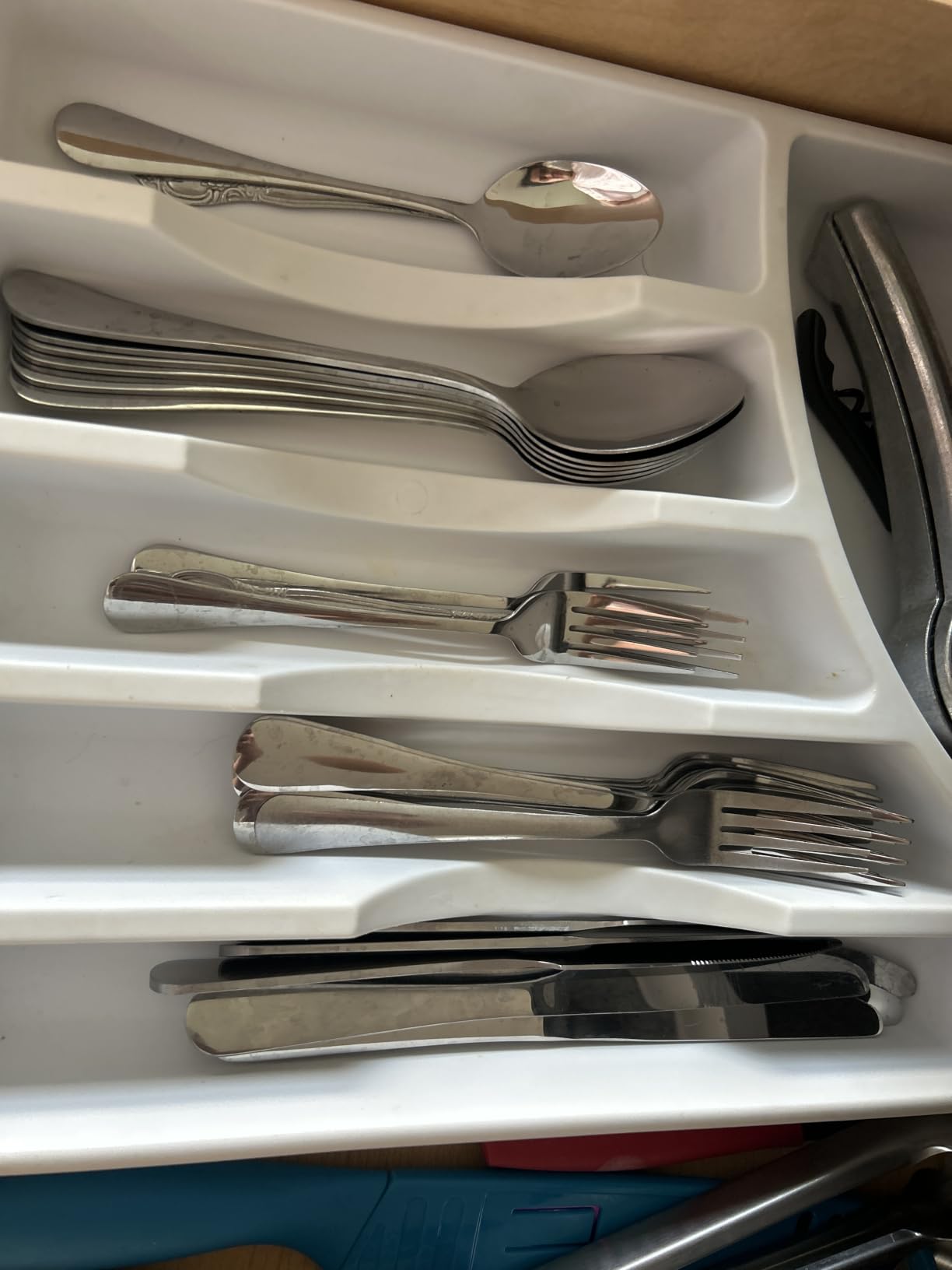 MUTNITT 30 Pcs Silverware Set Service for 6,Premium Stainless Steel Flatware Set,Mirror Polished Cutlery Utensil Sets,Durable Kitchen Eating Tableware Sets,Include Fork Knife Spoon,Dishwasher Safe customer photo 2
