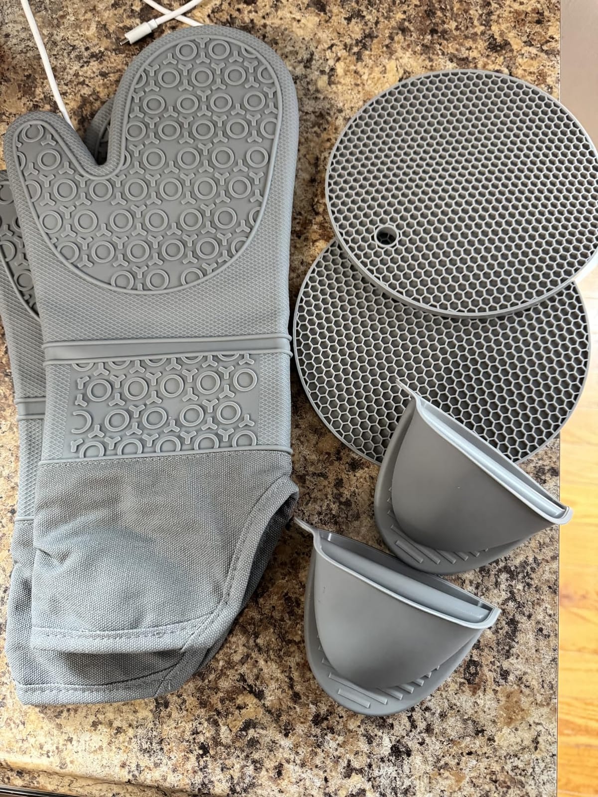RORECAY Silicone Oven Mitts and Pot Holders Sets, Gloves for Kitchen, Gray customer photo 1