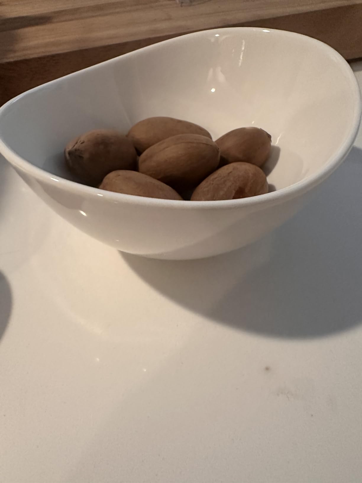 Samsle 19 Ounces Ceramic Serving Bowls, Sturdy Porcelain White Oval Salad Bowls, Stackable Food Server Fruit Display Dishes for Party Dinner, Microwave and Dishwasher Safe, Set of 6 customer photo 2