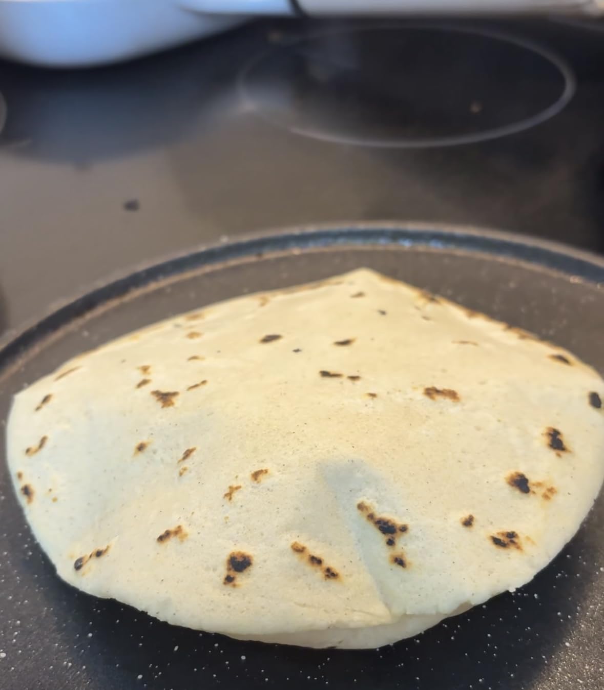ESLITE LIFE 11 Inch Crepe Pan with Spreader, Nonstick Granite Coating Dosa Pan, Roti Tawa Comal Para Tortillas Pancake Griddle Pan, Induction Compatible, PTFE & PFOA Free, Black customer photo 2
