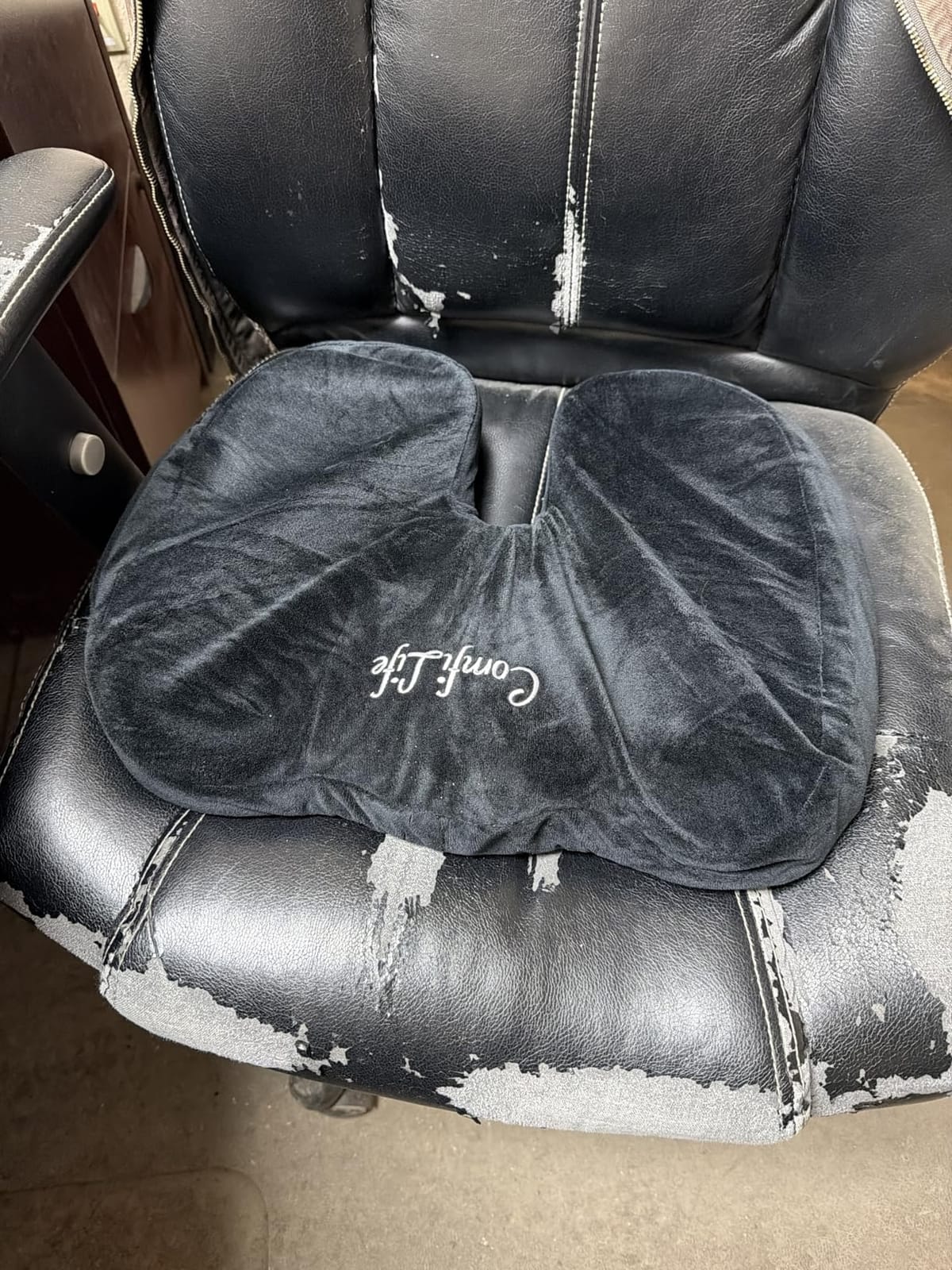 ComfiLife Doctor Recommended Seat Cushion - Premium Gel & Memory Foam Office Chair, Car Seat, Lifting Cushion - Chair Cushions for Back & Sciatica Relief - Seat Cushions for Office & Desk (Black) customer photo 1