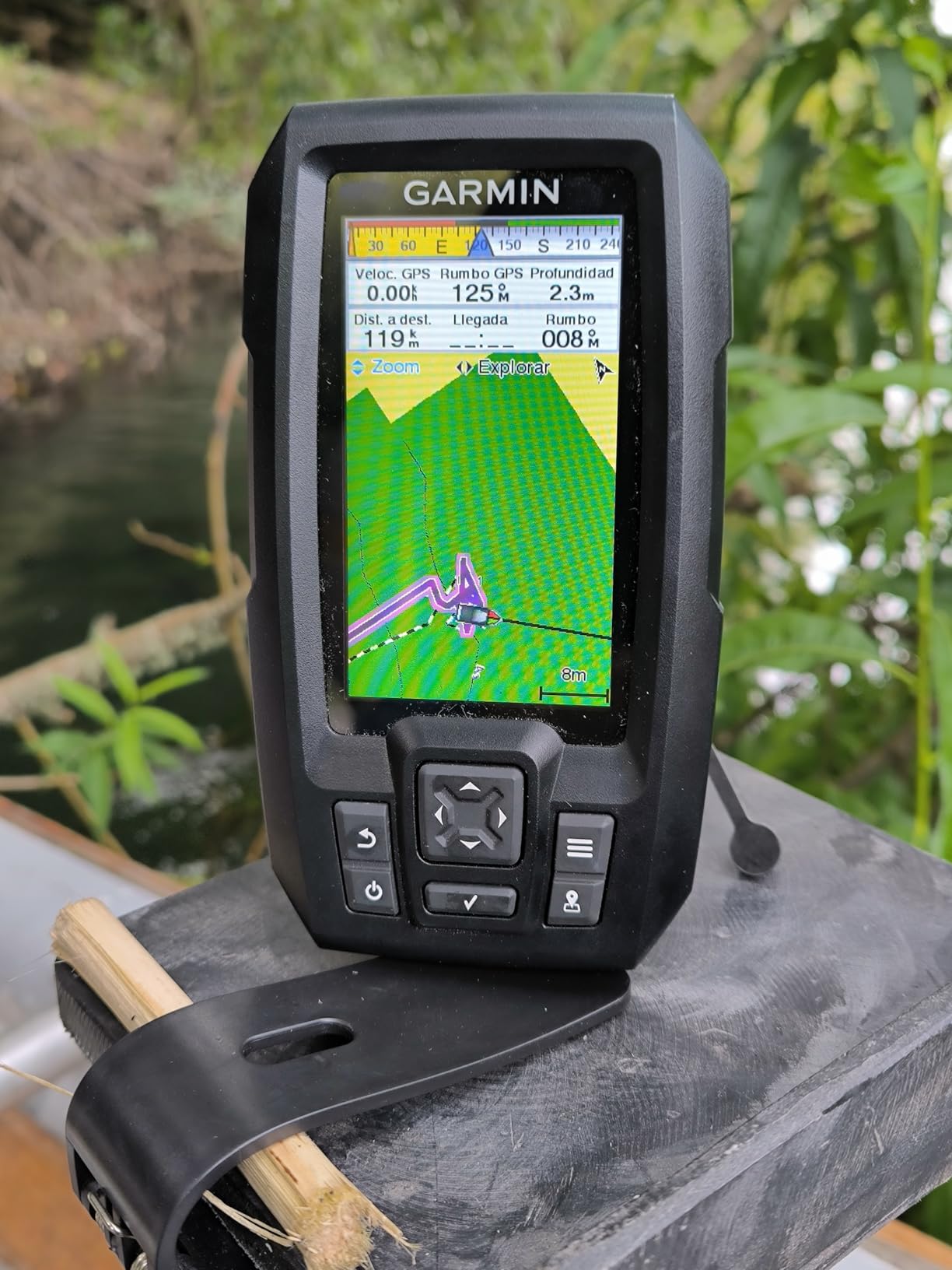 Garmin STRIKER Vivid 4cv, Easy-to-Use 4-inch Color Fishfinder and Sonar Transducer, Vivid Scanning Sonar Color Palettes customer photo 1
