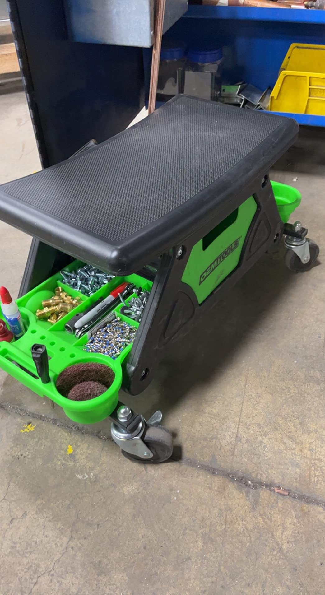 OEMTOOLS 24986 Heavy-Duty Rolling Workbench and Creeper Seat, Mechanics Stool with Wheels, Creepers, Shop Stools with Wheels, Automotive, Green and Black 300 LB Capacity customer photo 1