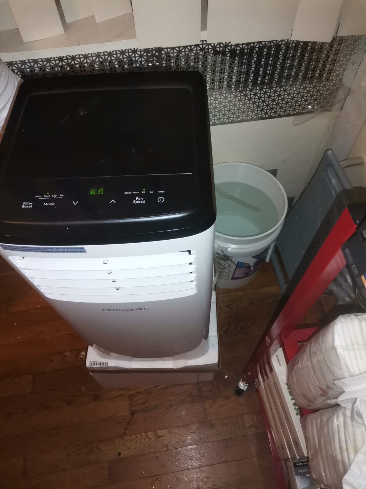Frigidaire 8,000 BTU Portable Air Conditioner, Cools 350 Sq Ft, White customer photo 2