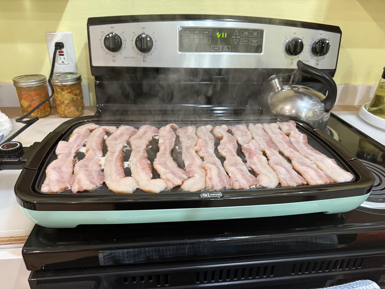 Dash Deluxe Everyday Electric Griddle, Removable Nonstick Plate, Black | Flat Top Grill with Drip Tray, Temperature Control, Large 20-Inch Cooking Surface for Pancakes, Eggs, Burgers, & Bacon customer photo 1