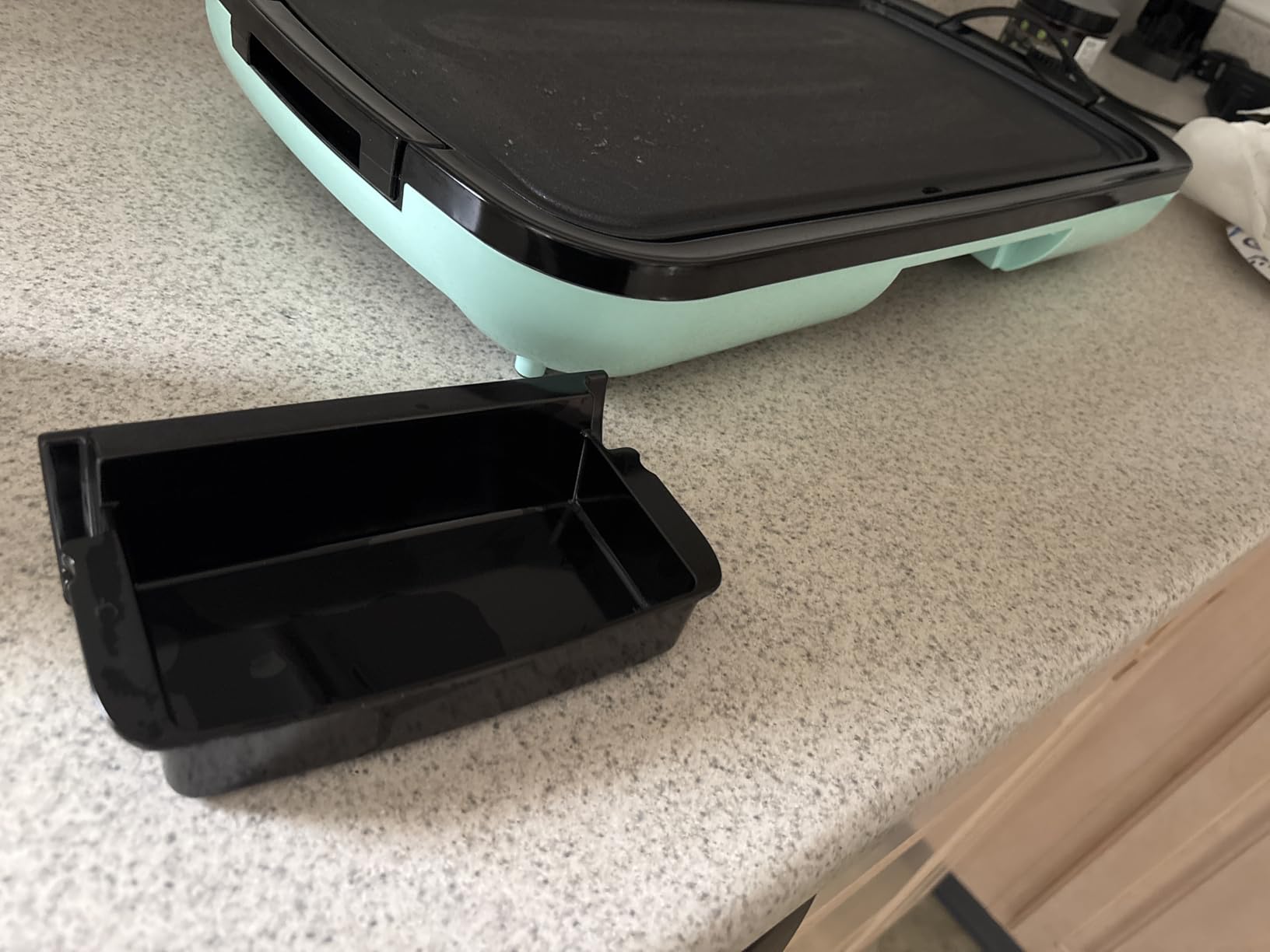 Dash Deluxe Everyday Electric Griddle, Removable Nonstick Plate, Black | Flat Top Grill with Drip Tray, Temperature Control, Large 20-Inch Cooking Surface for Pancakes, Eggs, Burgers, & Bacon customer photo 2
