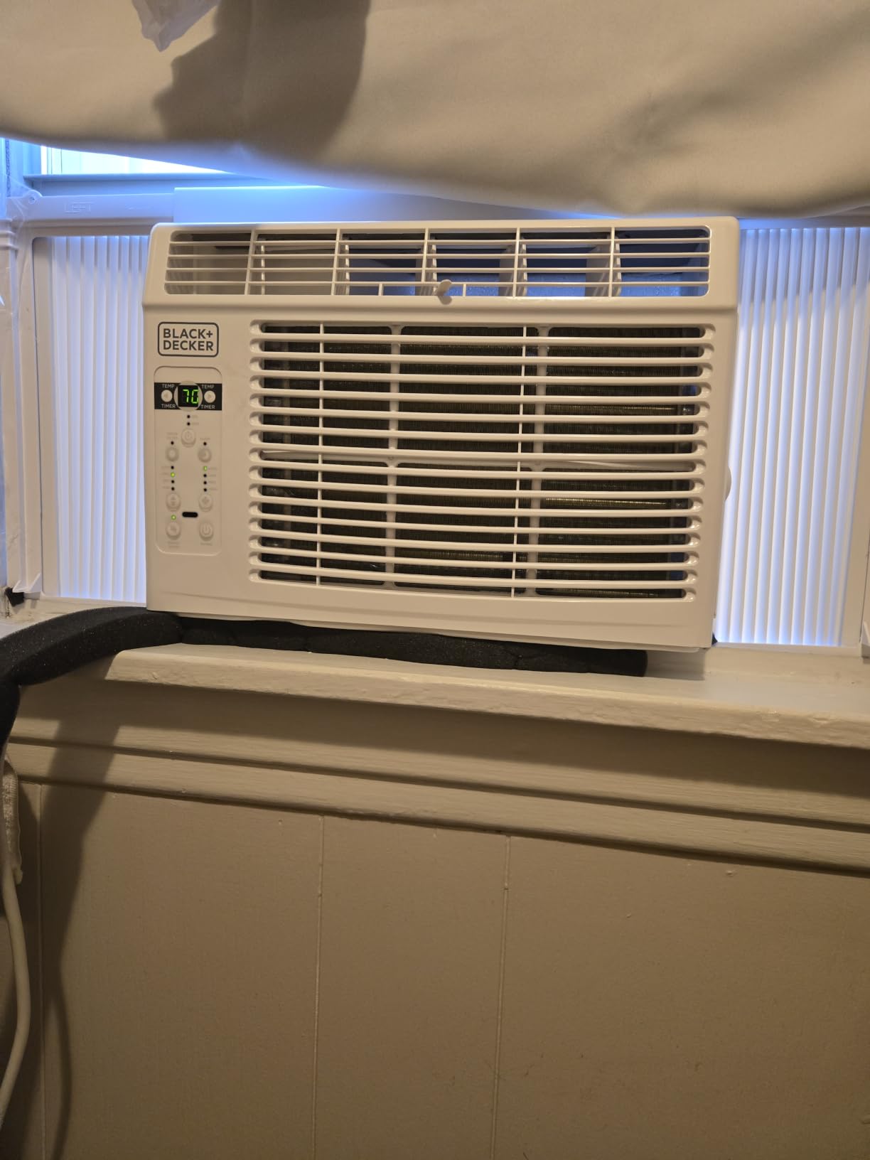BLACK+DECKER Window Air Conditioner 6000 BTU, BD06WT6, White customer photo 1