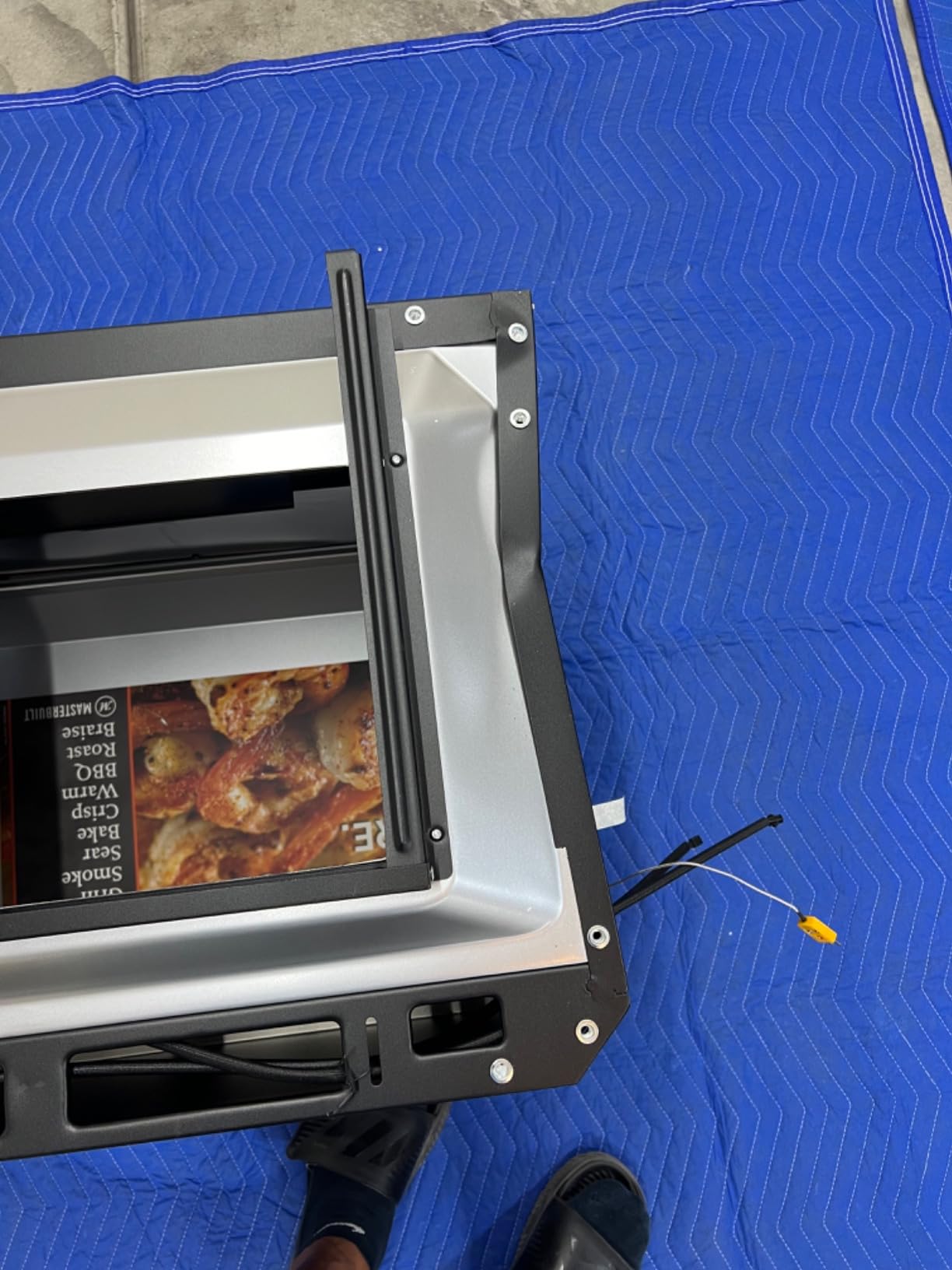 Masterbuilt Gravity Series 800 Smoker Grill - Charcoal Grill plus Griddle Insert, Digital Control, App Connectivity, 800 Cooking Square Inches in Black, Model MB20040221 customer photo 1