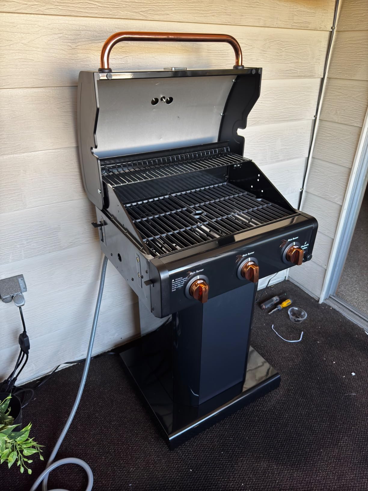 Kenmore 3-Burner Propane BBQ Grill, 30,000 BTUs Gas Grill with Cast Iron Cooking Grates, Folding Side Tables & Wheels, Outdoor Grill with Tool Hooks, Teal customer photo 2