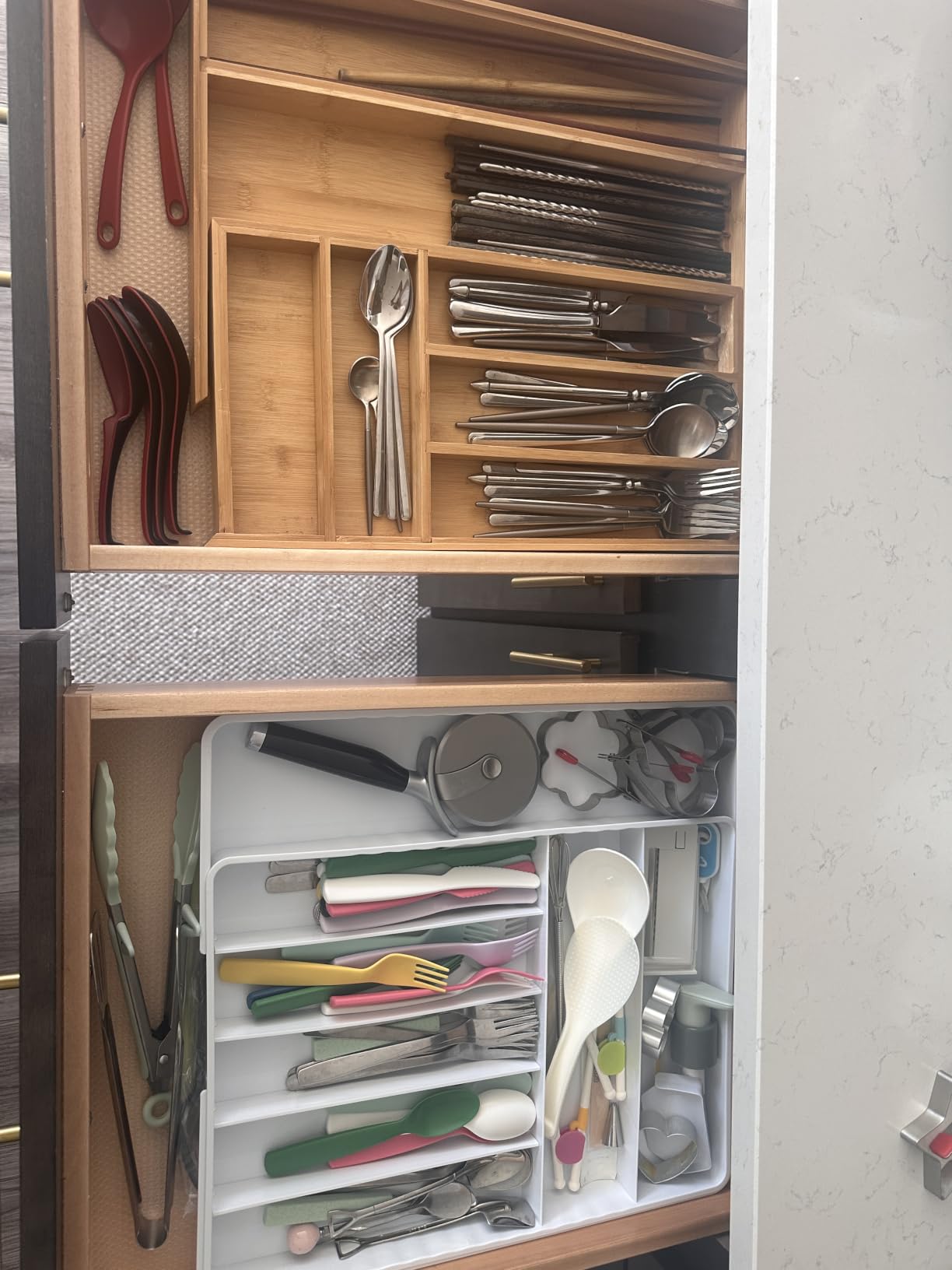 Simple Houseware Expandable Kitchen Drawer Flatware Organizer, White customer photo 1