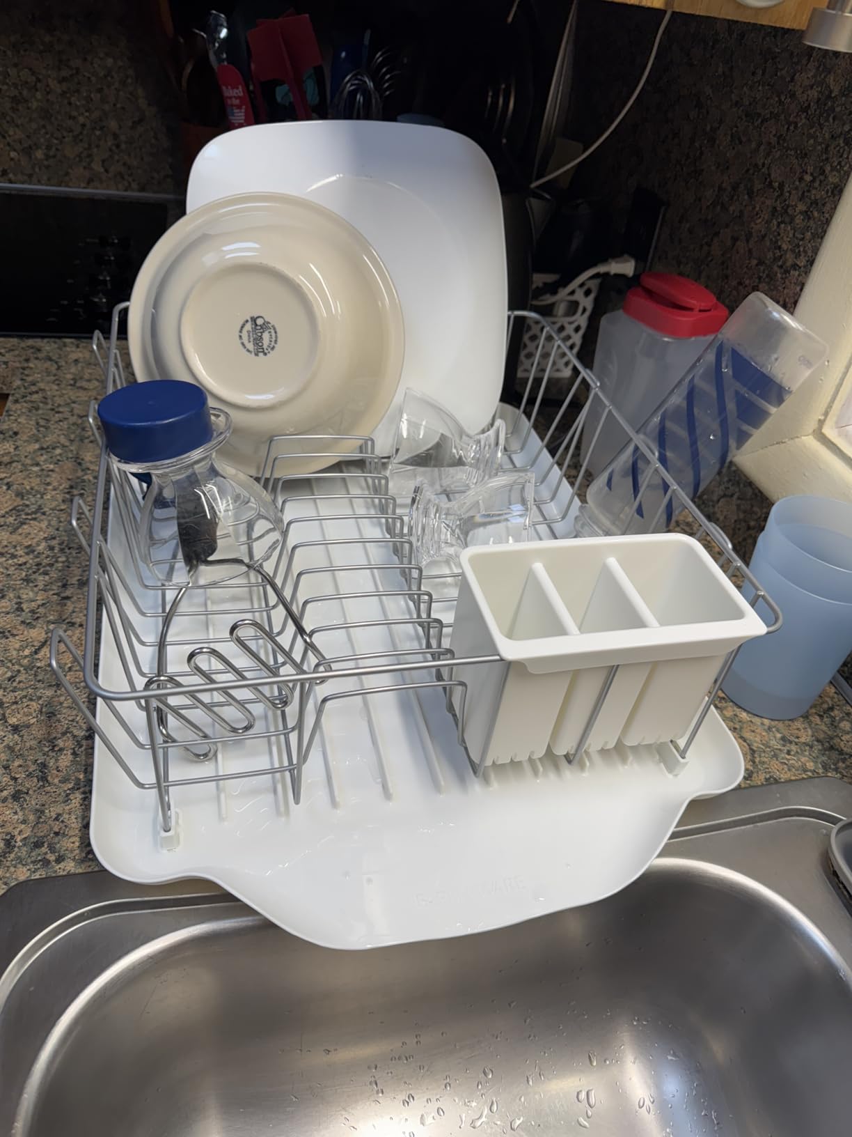 Farberware Classic Large Rust Resistant Full Dishrack with Removable 3 Compartment Flatware Caddy, Andlged Drain Board, 3-Piece, White customer photo 1
