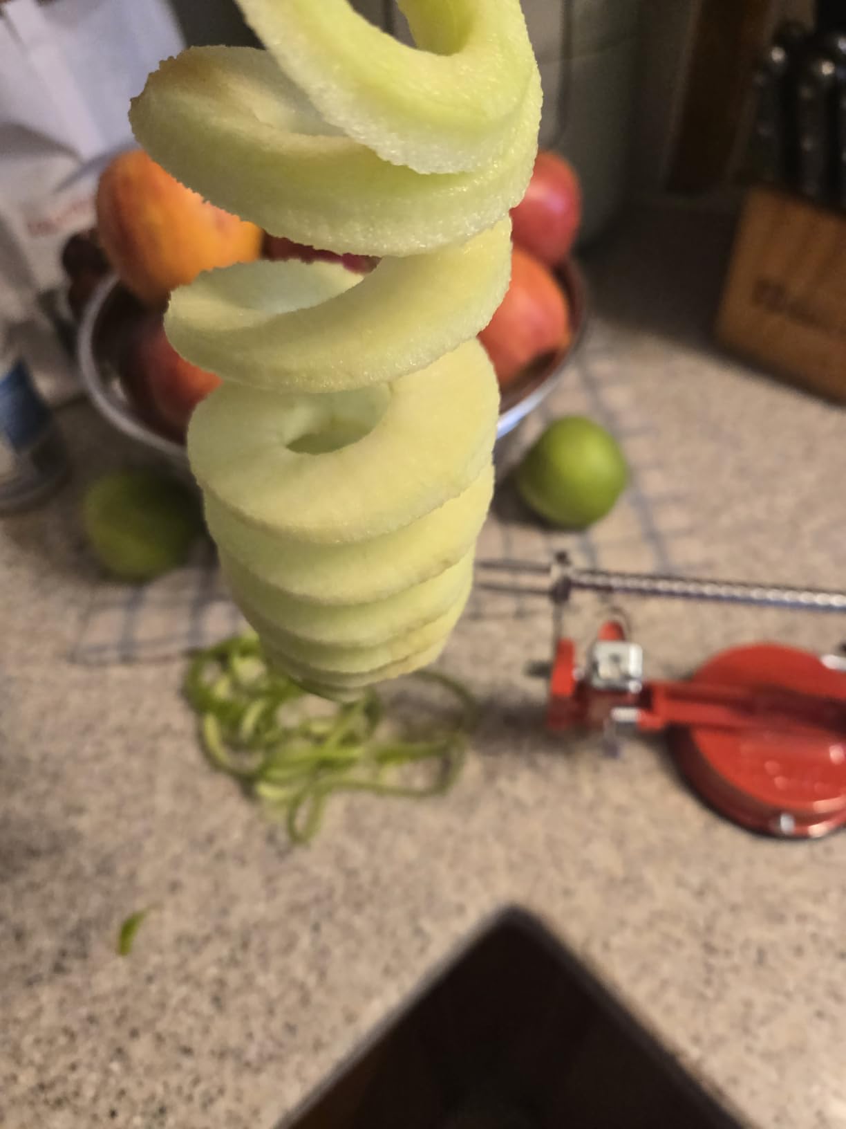 Apple Peeler Corer, Long lasting Chrome Cast Magnesium Alloy Apple Peeler Slicer Corer with Stainless Steel Blades and Powerful Suction Base for Apples and Potato(Red) customer photo 1