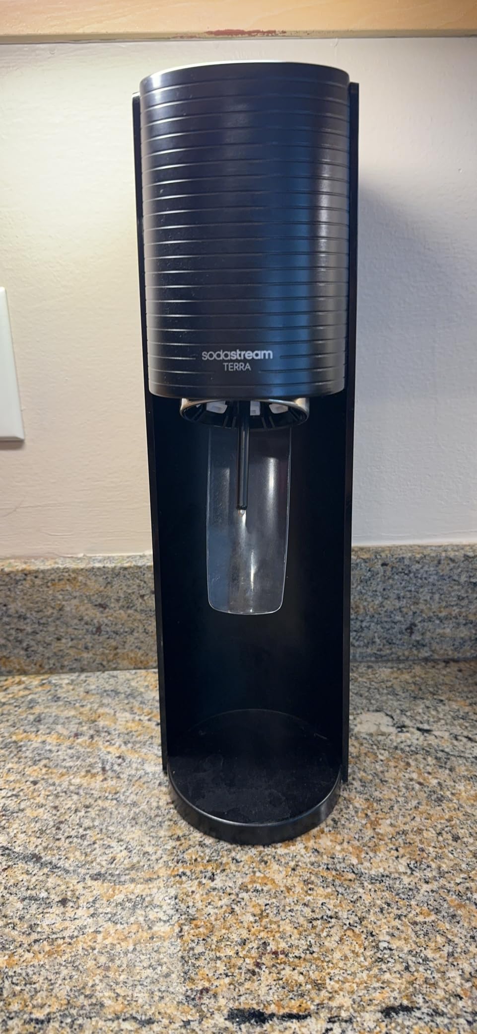 SodaStream Terra Sparkling Water Maker Machine, with 1 Litre Reusable BPA-Free Water Bottle for Carbonating & 60 Litre Quick Connect CO2 Gas Cylinder – Black customer photo 1