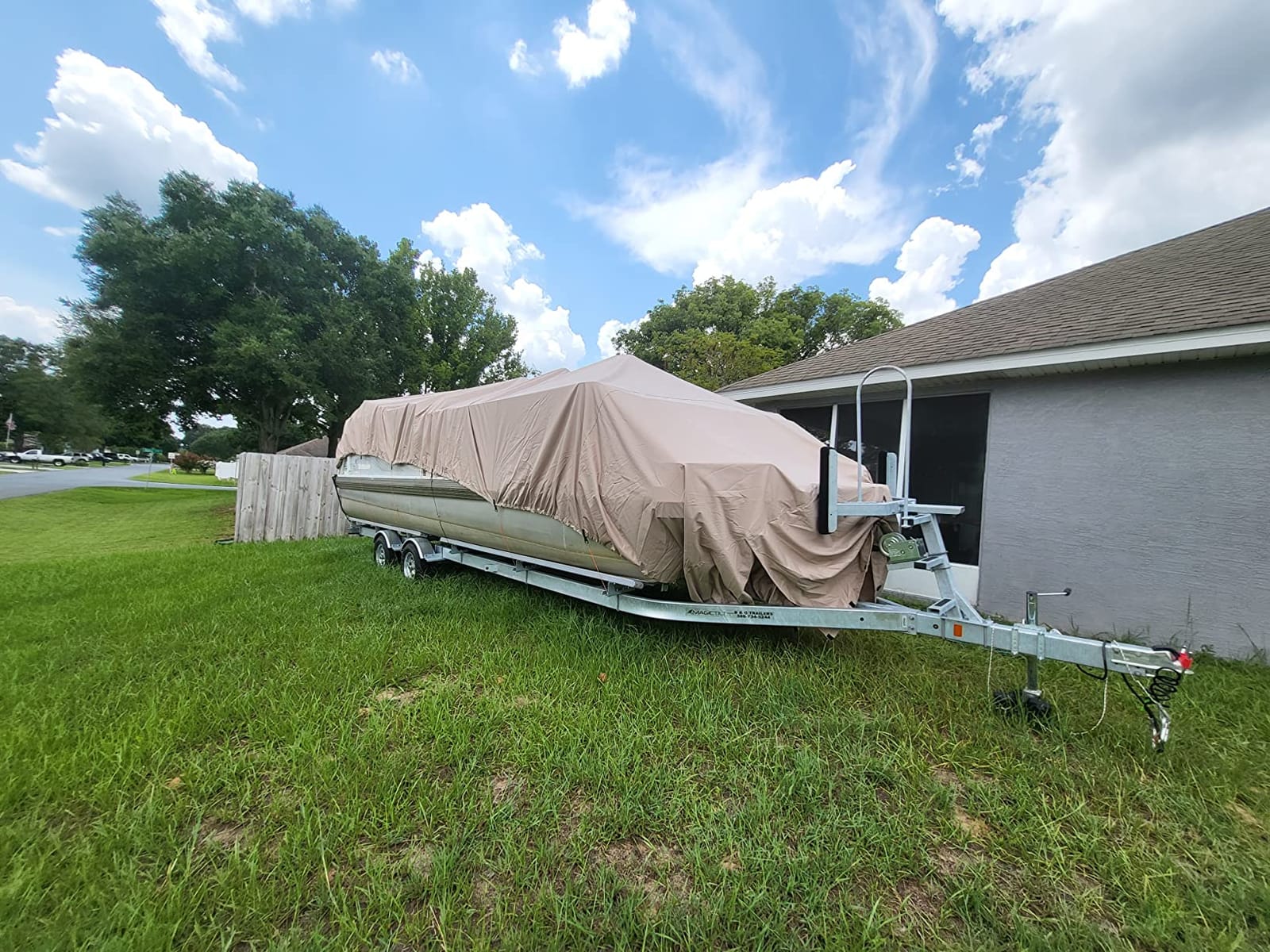 GEARFLAG Pontoon Boat Cover 600D Heavy Duty Waterproof Marine Grade UV Resistant fits Pontoon Boat Reinforced Adjustable Side Straps (21'-24' Long, 600D, Beam Width to 105