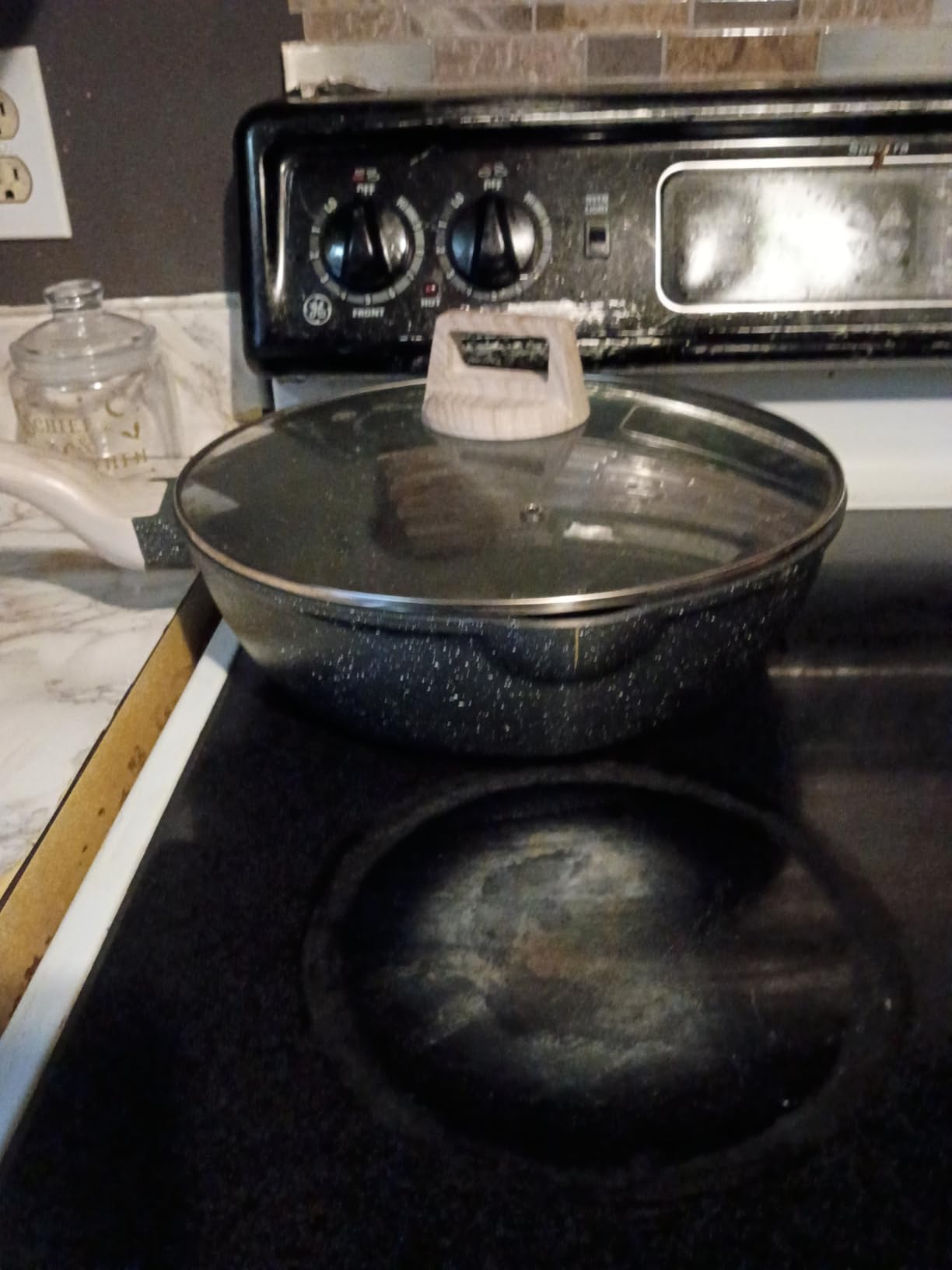 CAROTE 12 Inch Nonstick Deep Frying Pan with Lid, 5.5 Qt White Granite customer photo 1