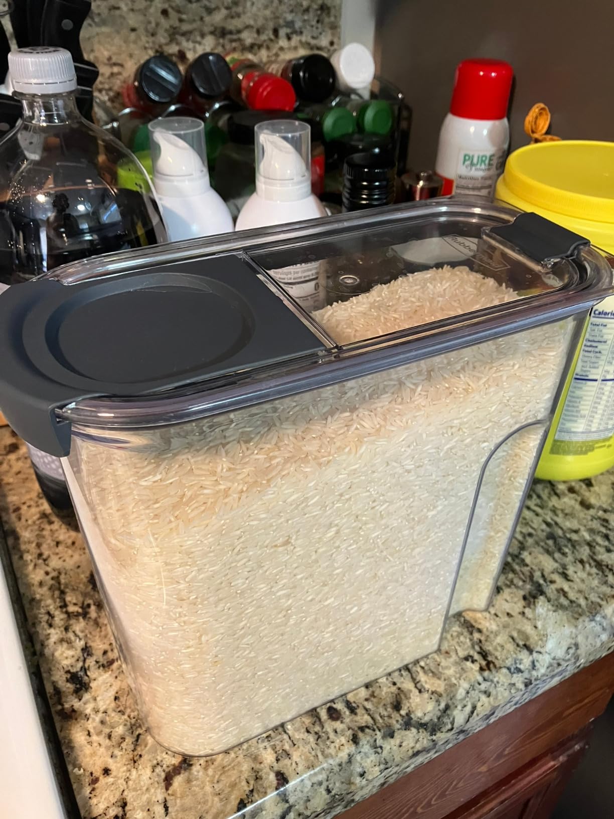 Rubbermaid Brilliance Airtight Cereal Food Storage Container, Shatterproof, BPA-Free and Dishwasher-Safe, 32oz Capacity customer photo 2