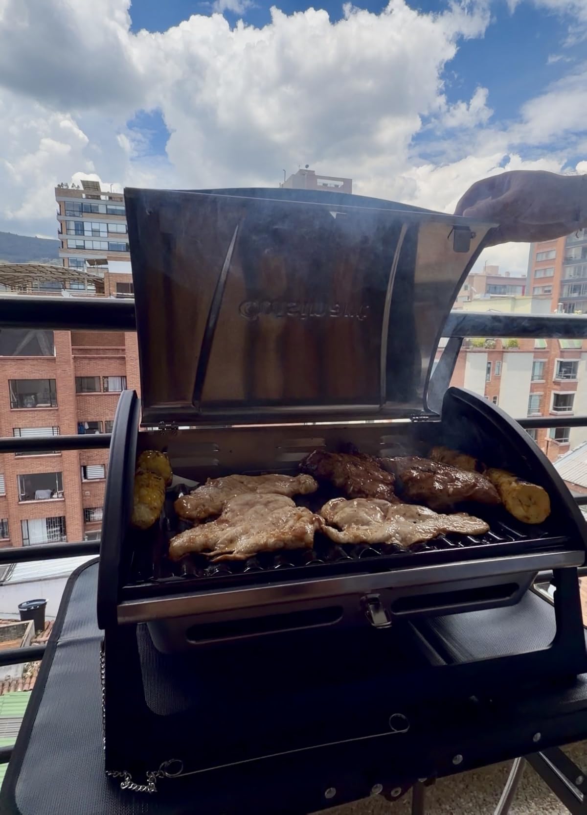 Cuisinart Gas Grill with Locking Lid, Portable, 8,000 BTU, 10 lbs. | No-assembly stainless steel propane grill with dishwasher safe grate and latch design for easy carrying, CGG-059A customer photo 1