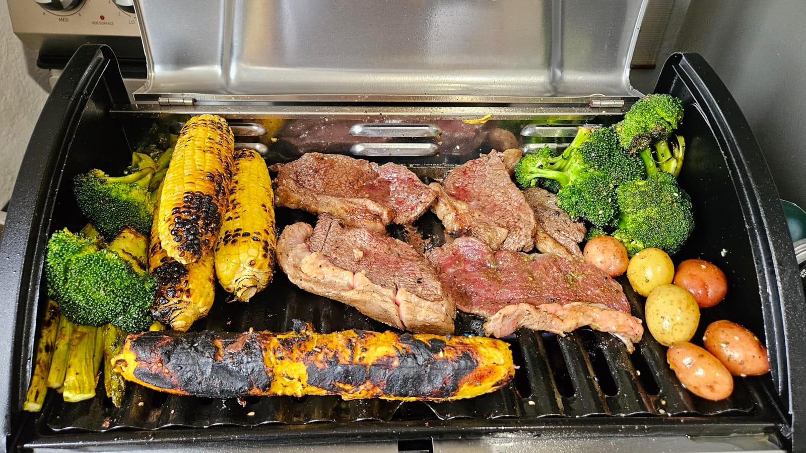 Cuisinart Gas Grill with Locking Lid, Portable, 8,000 BTU, 10 lbs. | No-assembly stainless steel propane grill with dishwasher safe grate and latch design for easy carrying, CGG-059A customer photo 2