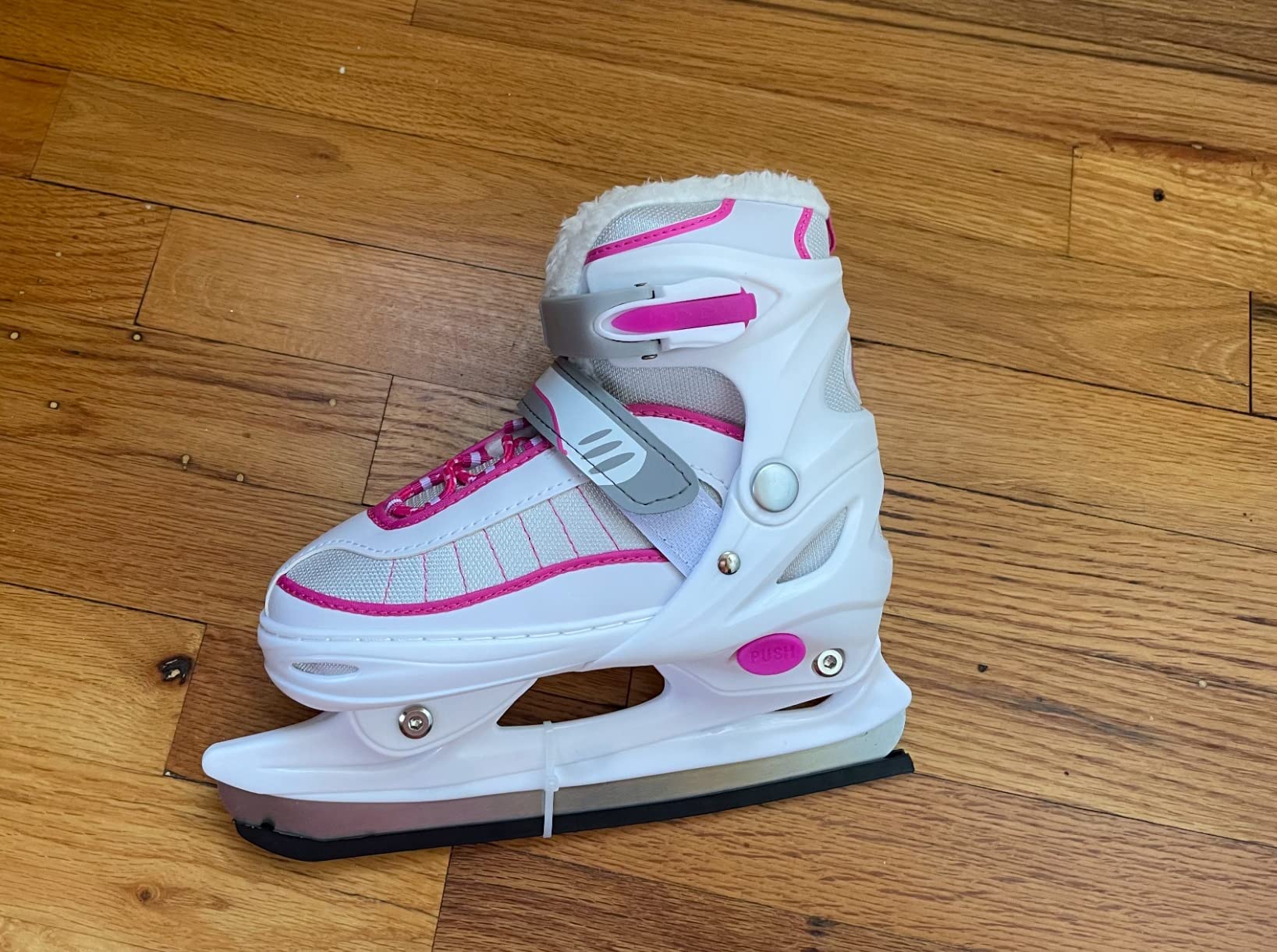 Ice Skates,Hockey Skates with Adjustable 4 Sizes,Soft Padding and Reinforced Ankle Support for Boys Girls Youth Men Women and Beginners customer photo 1
