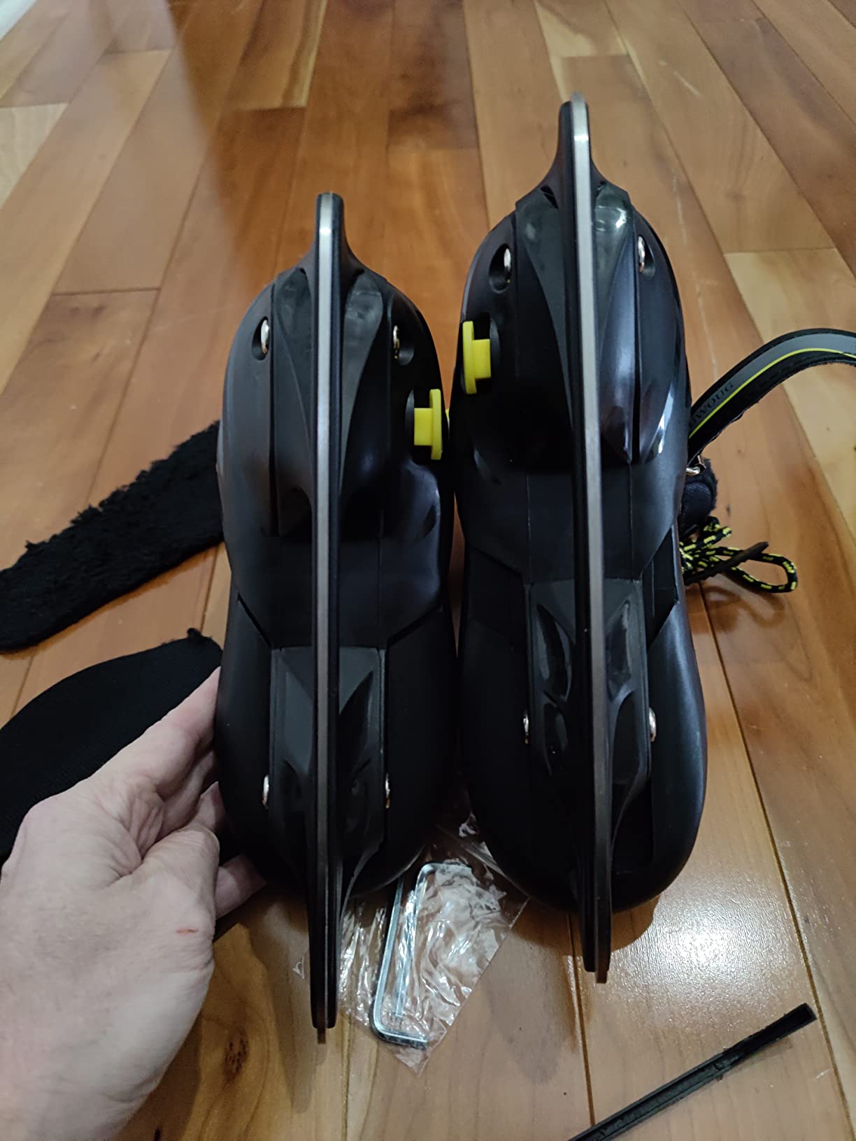 Ice Skates,Hockey Skates with Adjustable 4 Sizes,Soft Padding and Reinforced Ankle Support for Boys Girls Youth Men Women and Beginners customer photo 2
