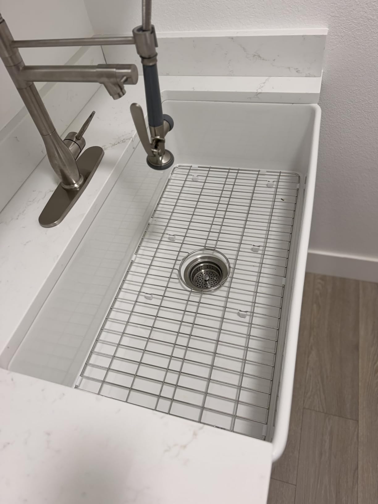 Miuara Farmhouse Sink 33 x 18 Inch White Fireclay Apron Front Kitchen Sink customer photo 2