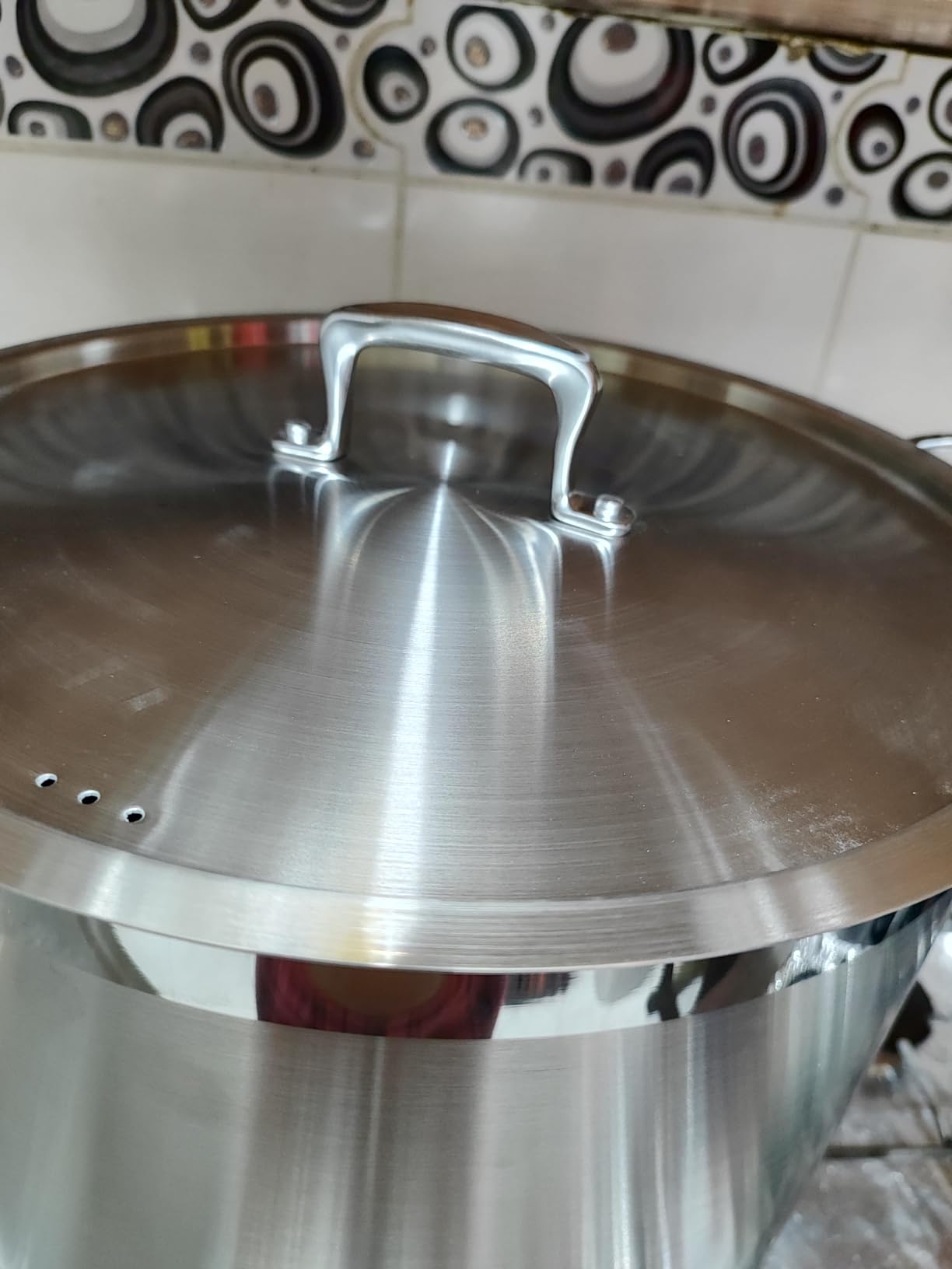 Stainless Steel Stockpot with Lid 16 Quart, Durable 18/8 Stainless Steel, Impact-Bonded Base for Even Heating, Riveted Handles, Oven & All Stove Compatible, Safe Up To 500°F (260°C) customer photo 1