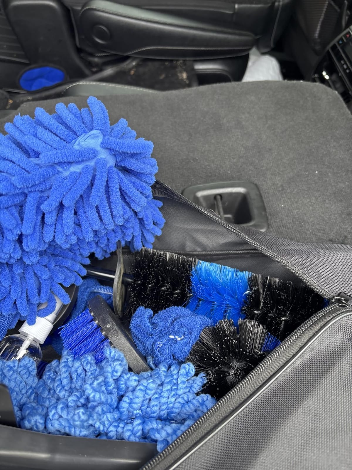 26Pcs Car Detailing Brush Set, Car Detailing Kit, Car Detailing Brushes, Car Cleaning Kit, Car Windshield Cleaning Tool, Professional Car Care kit - Car Wash Brush kit for Interior Exterior Wheels customer photo 2
