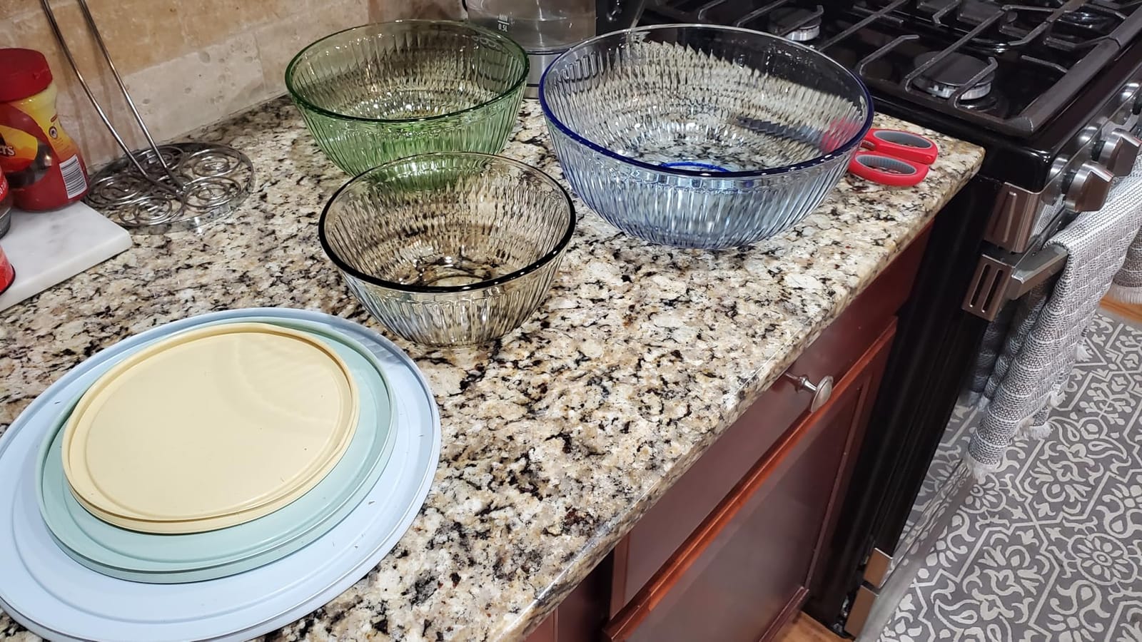 Pyrex Colors Tinted (3-Pack, Full Set) Sculpted Tinted Glass Mixing Bowls customer photo 2