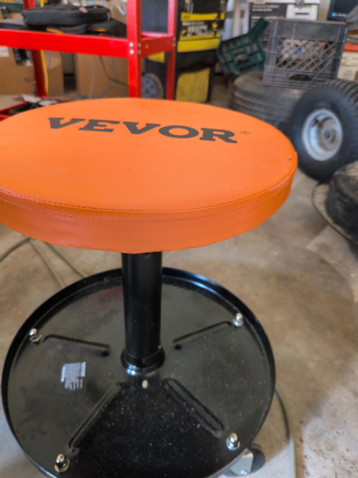 VEVOR Mechanic Stool, 250 LBS Rolling Pneumatic Creeper Garage/Shop Seat, Adjustable Height 16-22 inch in Padded Rolling Workshop Stool with Tool Tray, for Garage, Shop, Auto Repair, Black+Orange customer photo 1