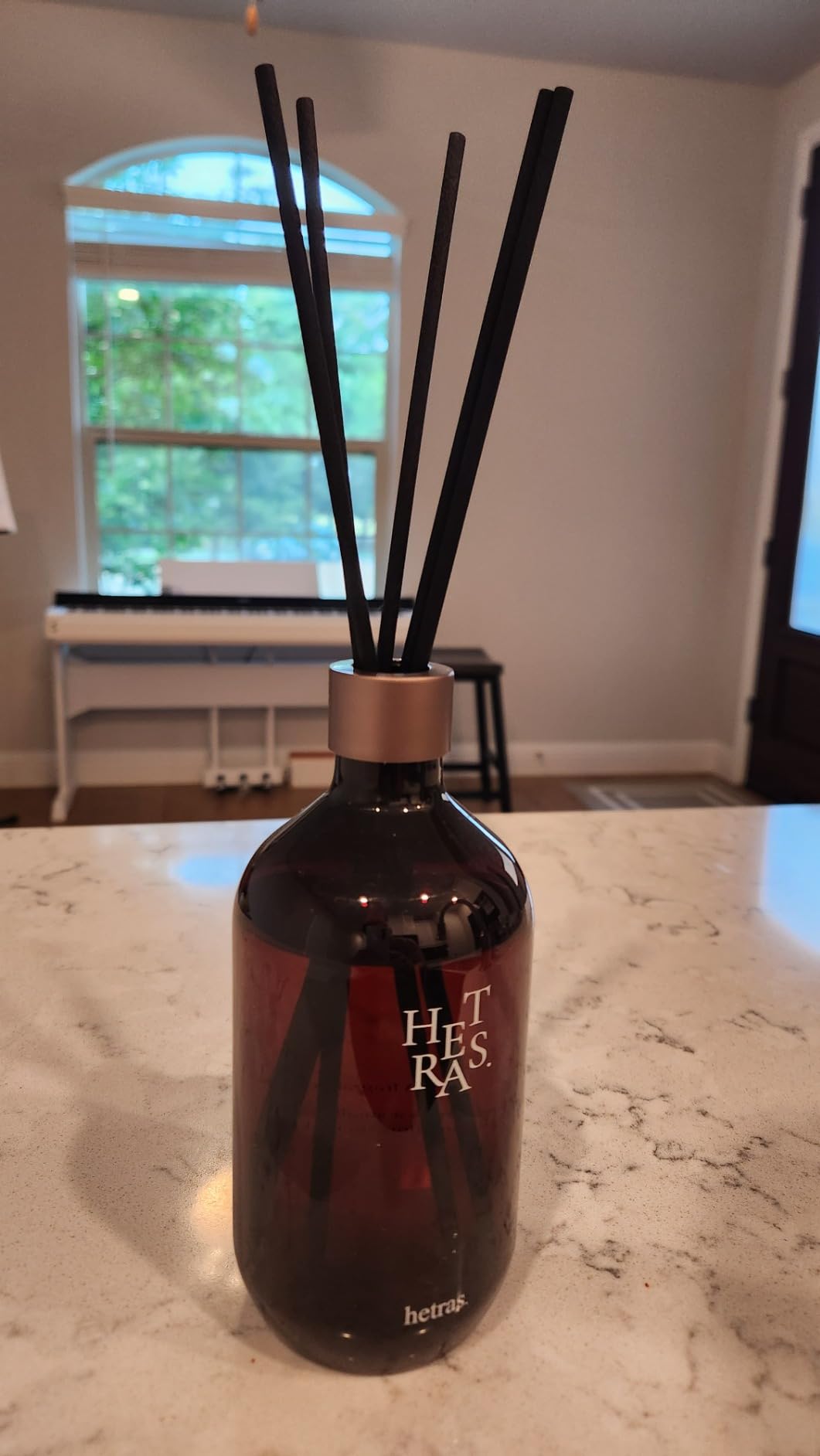 hetras Premium Reed Diffuser Set (Flower Shop Scent) - Large Capacity Value 2-Pack, 16.9 fl.oz (500ml) x 2 Bottles with 10 Reed Sticks Total, Fresh Freesia & Rose Floral Aroma, Luxury Decor & Gift customer photo 1