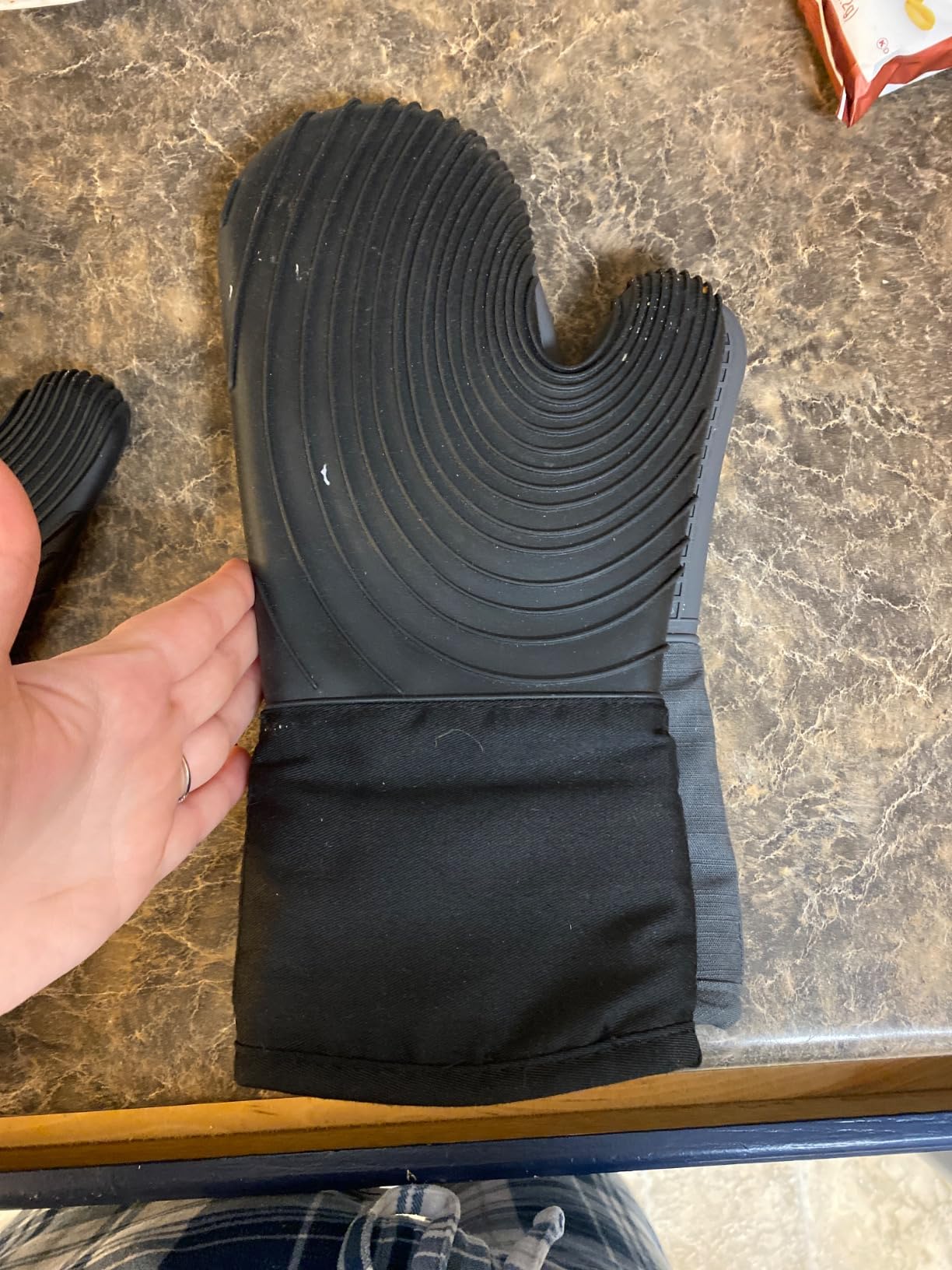 Silicone Oven Mitts-13.6 in Extended Oven Mitts Heat Resistant 500F, Oven Gloves with Soft Liner Good Grippy BPA-Free Easy to Clean Flexible-Oven Mits Set for Cooking Baking Grilling BBQ customer photo 2